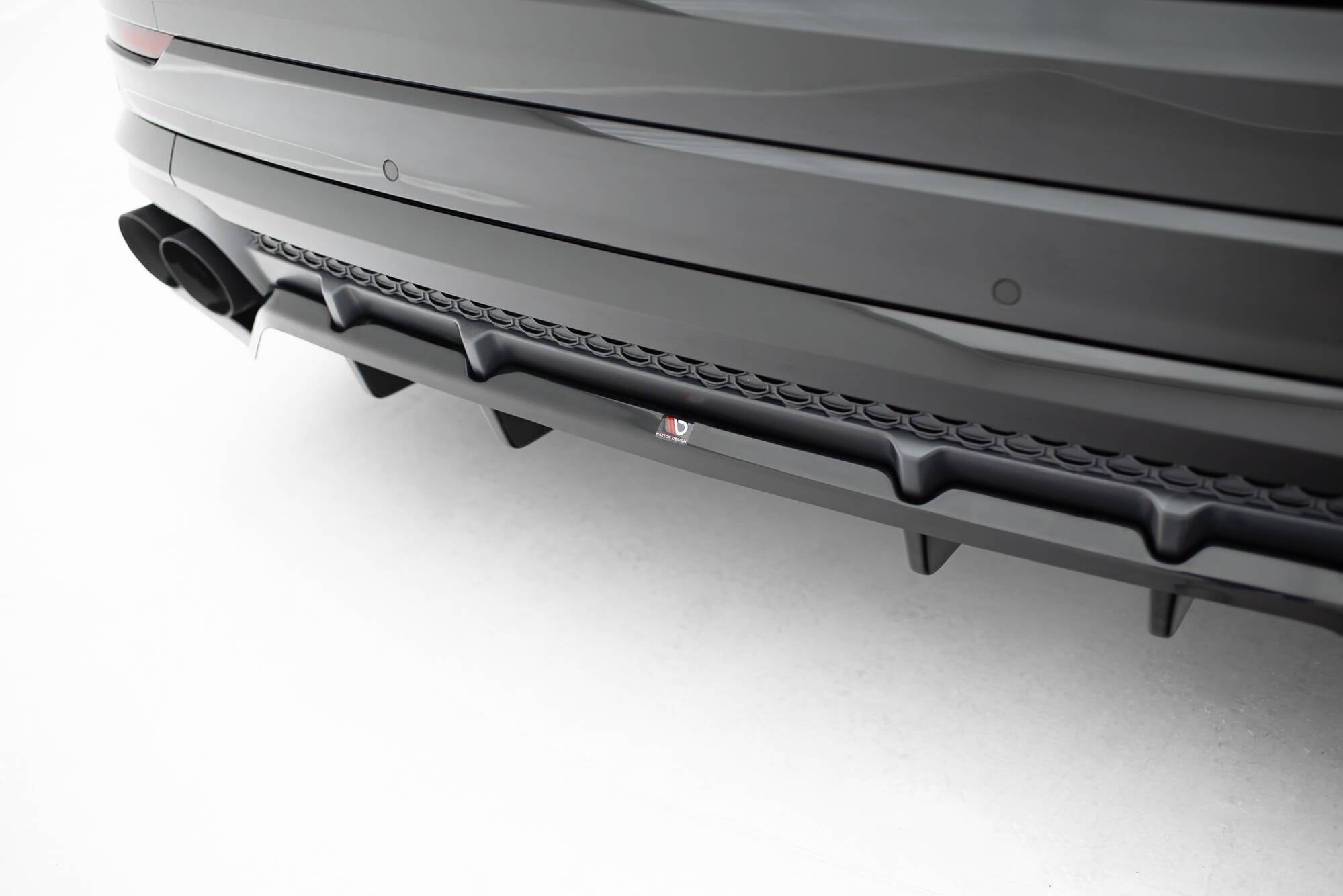 Maxton Design Street+ Mittlerer Diffusor RACE V.2 passend für Audi SQ8 / Q8 S-Line Mk1 Facelift schwarz Hochglanz