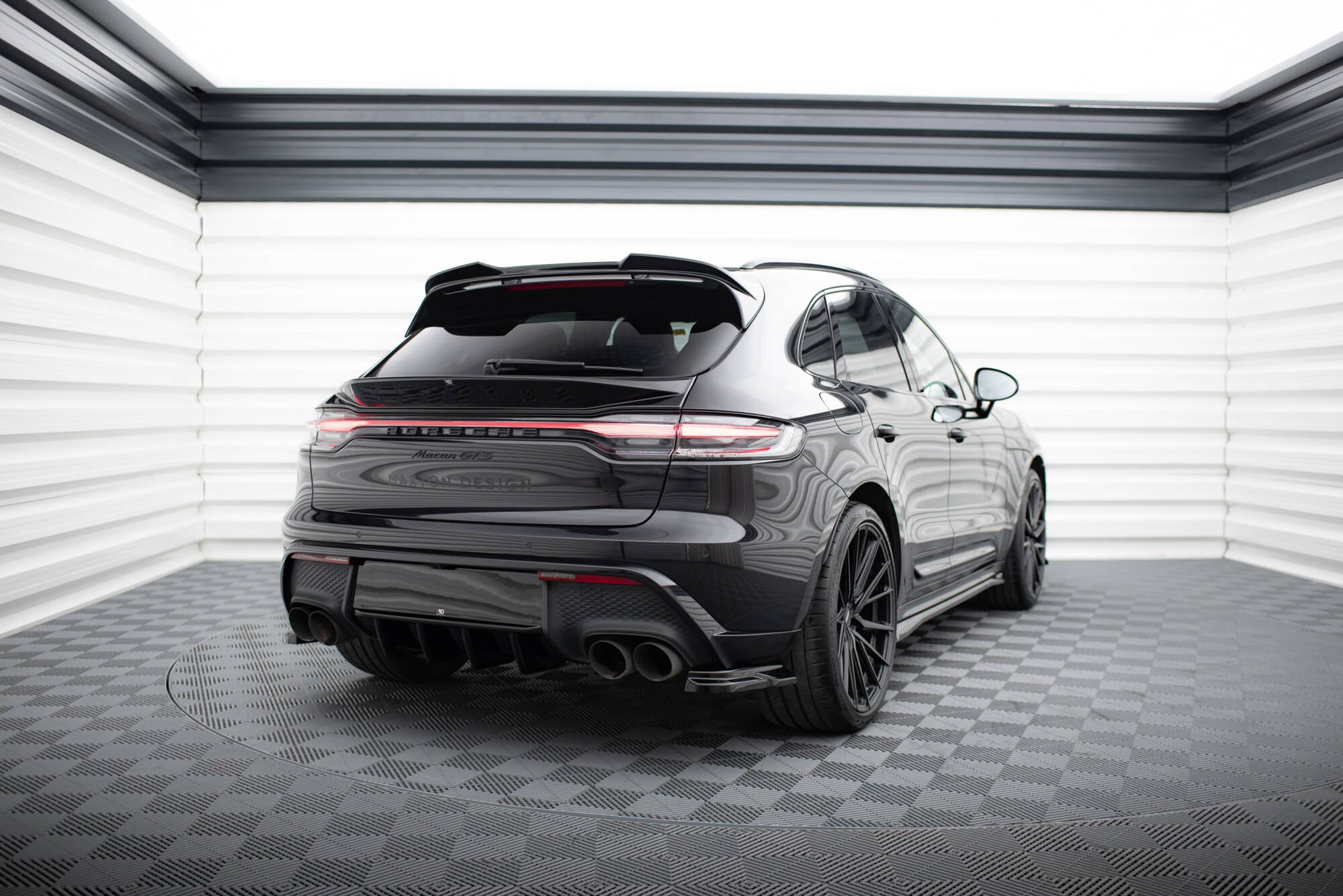Maxton Design Heck Ansatz Flaps Diffusor passend für Porsche Macan GTS Mk1 Facelift 2 schwarz Hochglanz