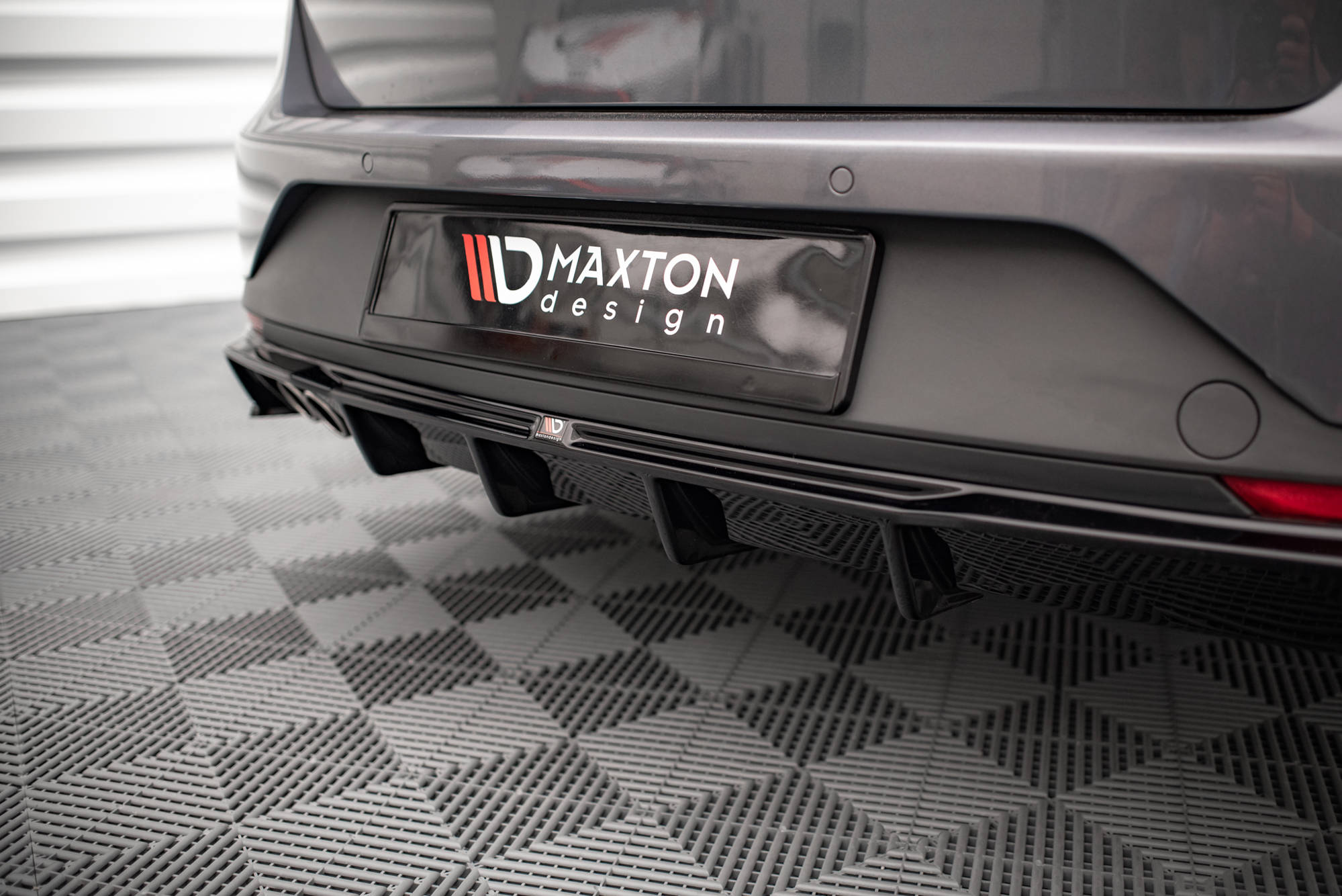 Maxton Design Diffusor Heck Ansatz passend für Seat Leon FR Sportstourer Mk3 schwarz Hochglanz