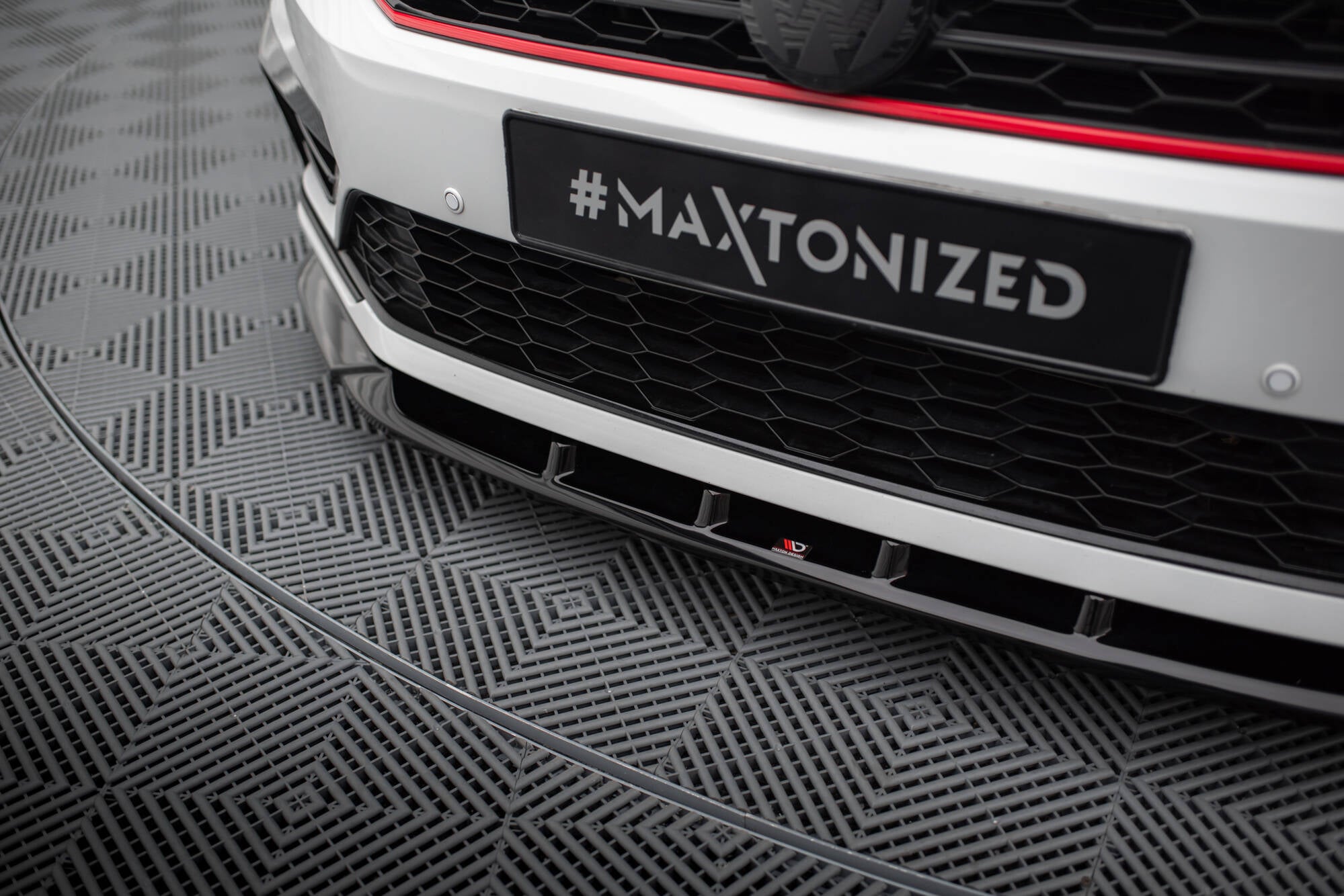 Maxton Design Street+ Spoilerlippe Front Ansatz V.2 passend für VW Passat GT B8 Facelift USA schwarz Hochglanz