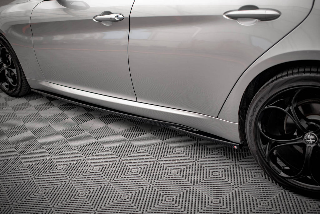 Maxton Design Street+ Seitenschweller Leisten passend für Alfa Romeo Giulia Sport schwarz Hochglanz