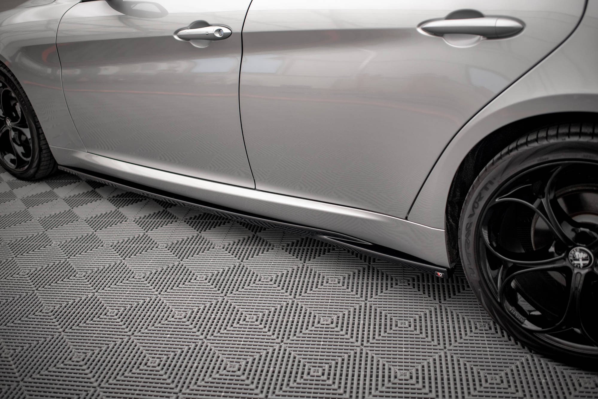 Maxton Design Street+ Seitenschweller Leisten passend für Alfa Romeo Giulia Sport schwarz Hochglanz