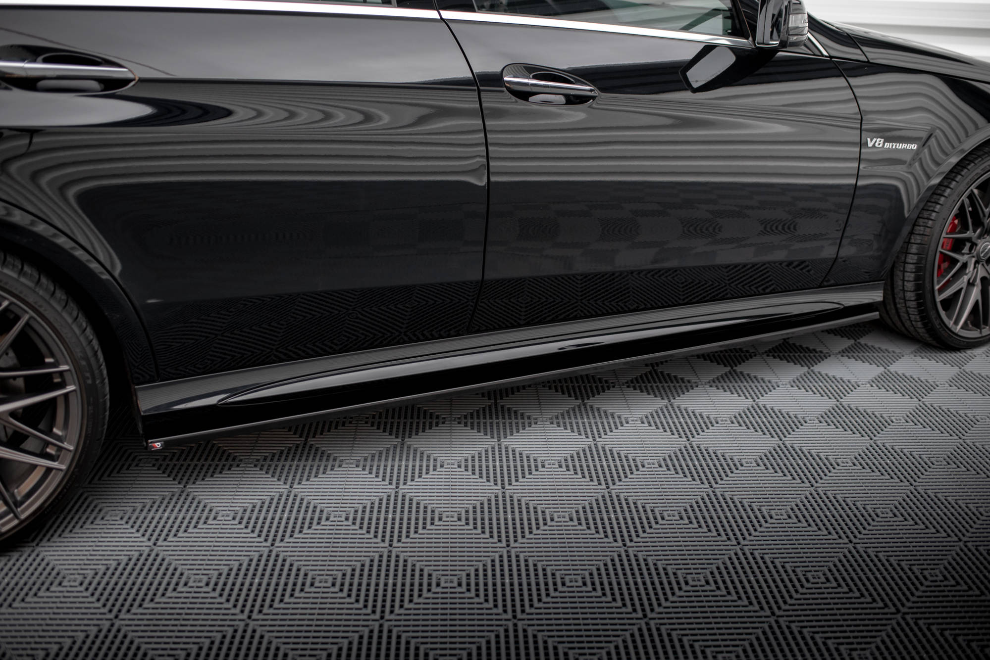 Maxton Design Street+ Seitenschweller Leisten passend für Mercedes-Benz E63 AMG / AMG-Line Limousine W212 Facelift schwarz Hochglanz