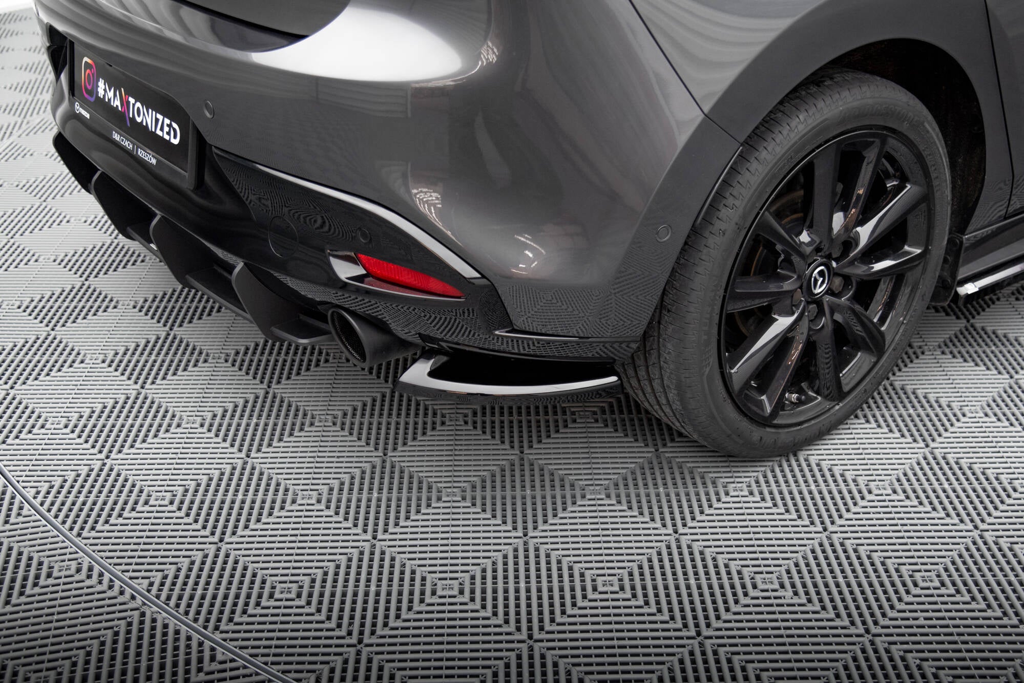Maxton Design Heck Ansatz Flaps Diffusor passend für Mazda 3 Mk4 schwarz Hochglanz