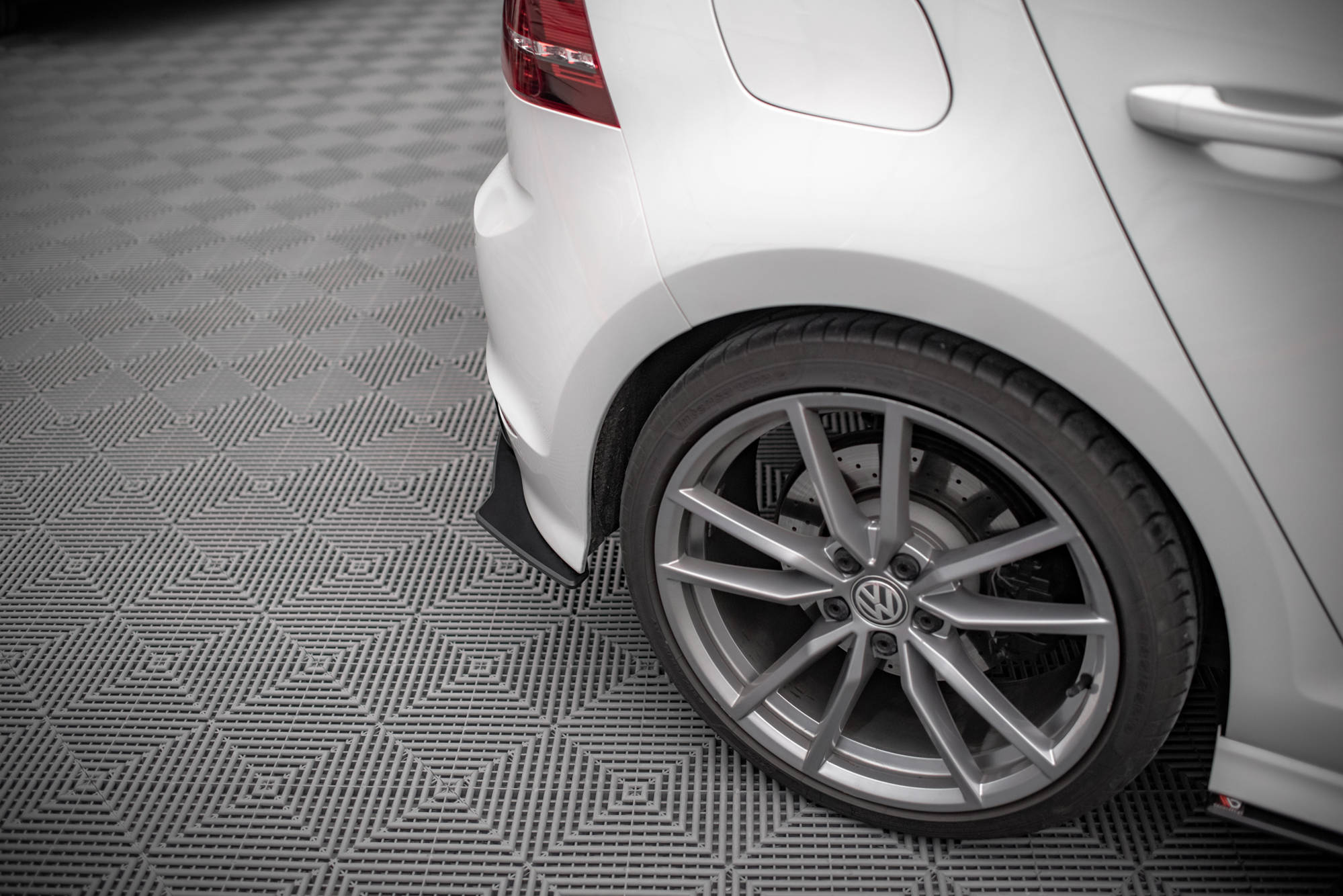 Maxton Design Street Pro Heck Ansatz Flaps Diffusor passend für VW Golf R Mk7