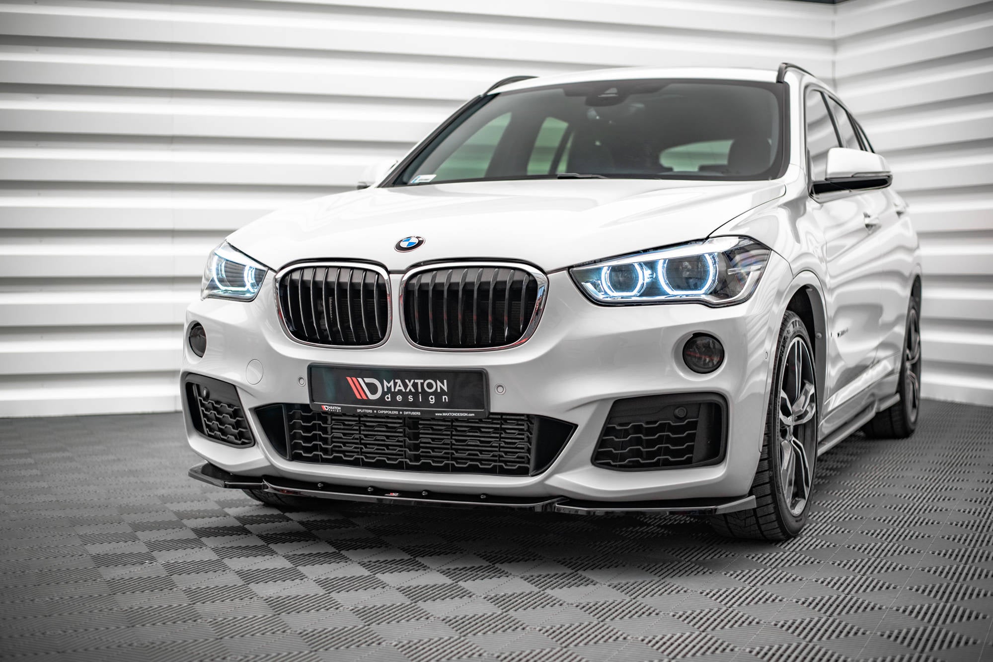Maxton Design Street+ Spoilerlippe Front Ansatz V.1 passend für BMW X1 M-Paket F48 schwarz Hochglanz