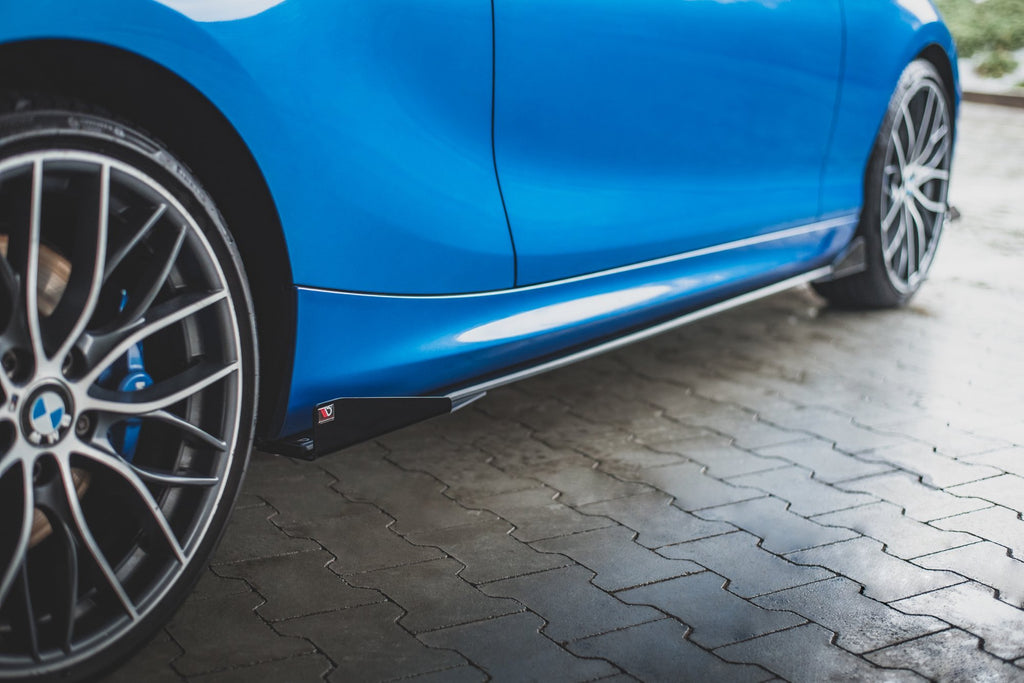 Maxton Design Street Pro Street+ Seitenschweller Leisten + Flaps passend für BMW 1er F21 M135i / M140i / M-Paket schwarz Hochglanz