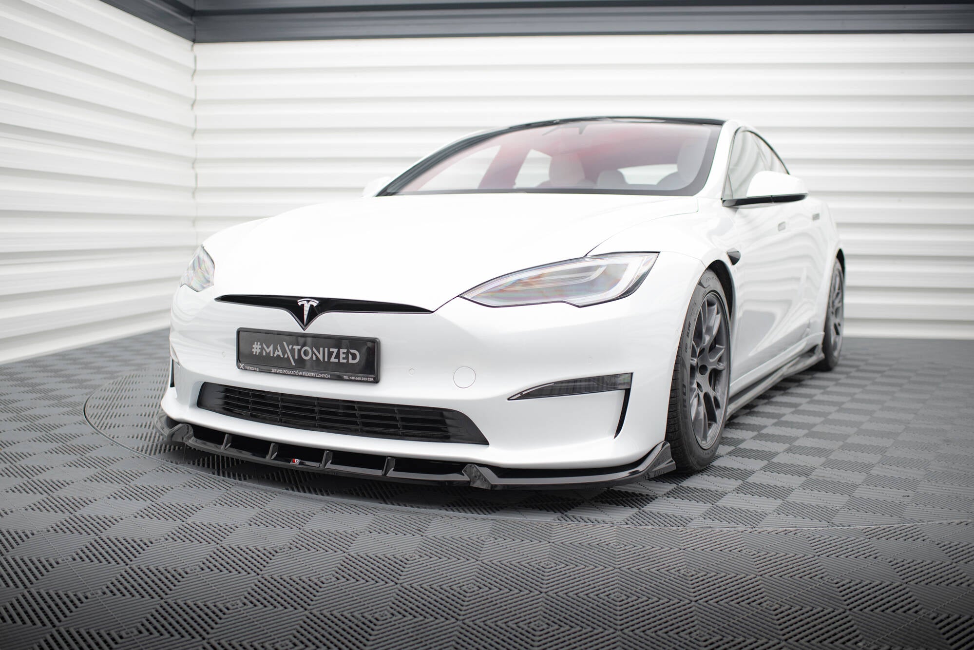Maxton Design Street+ Spoilerlippe Front Ansatz V.1 passend für Tesla Model S Plaid Mk1 Facelift schwarz Hochglanz
