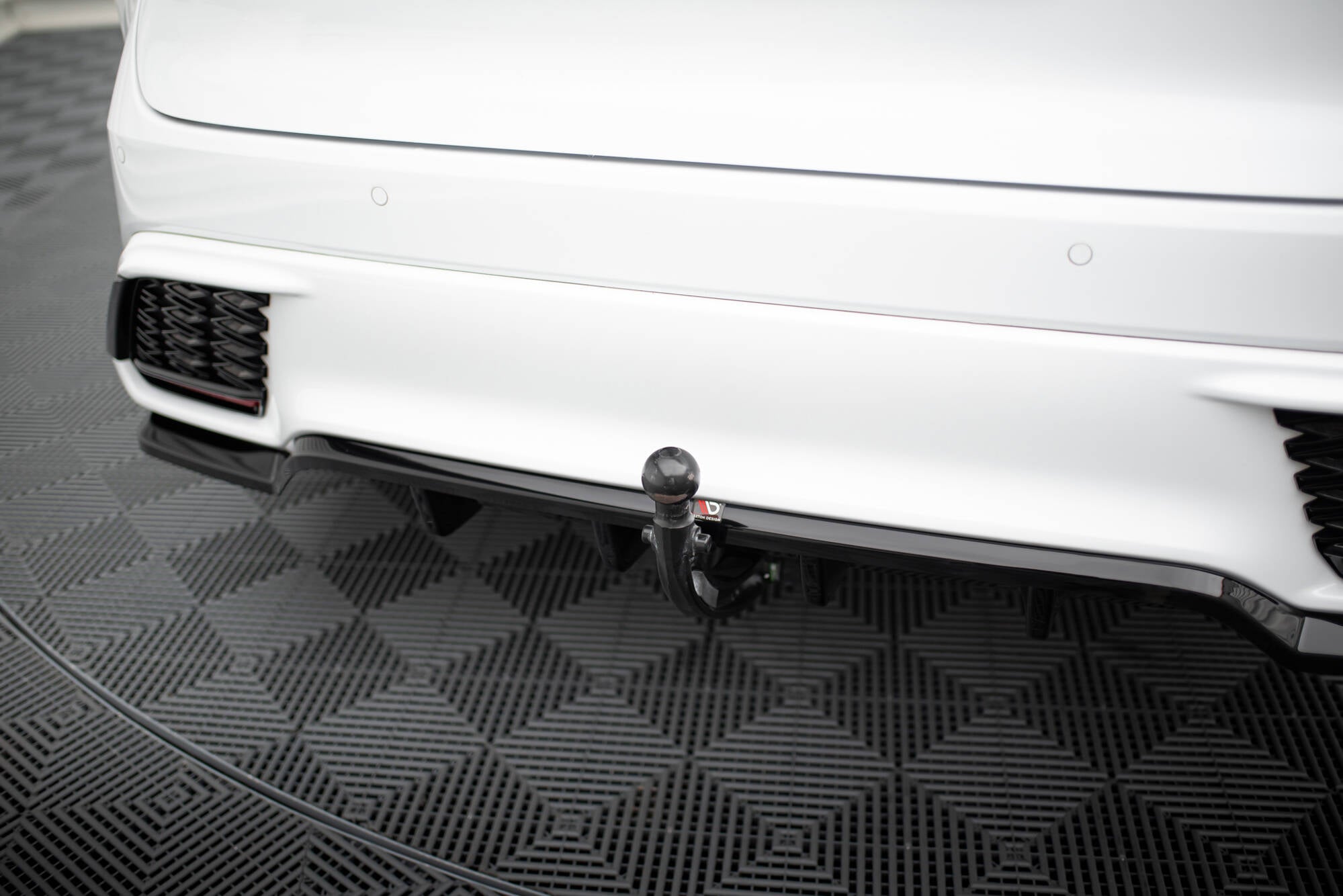 Maxton Design Street+ Mittlerer Diffusor RACE passend für Lexus RX F-Sport Mk5 schwarz Hochglanz