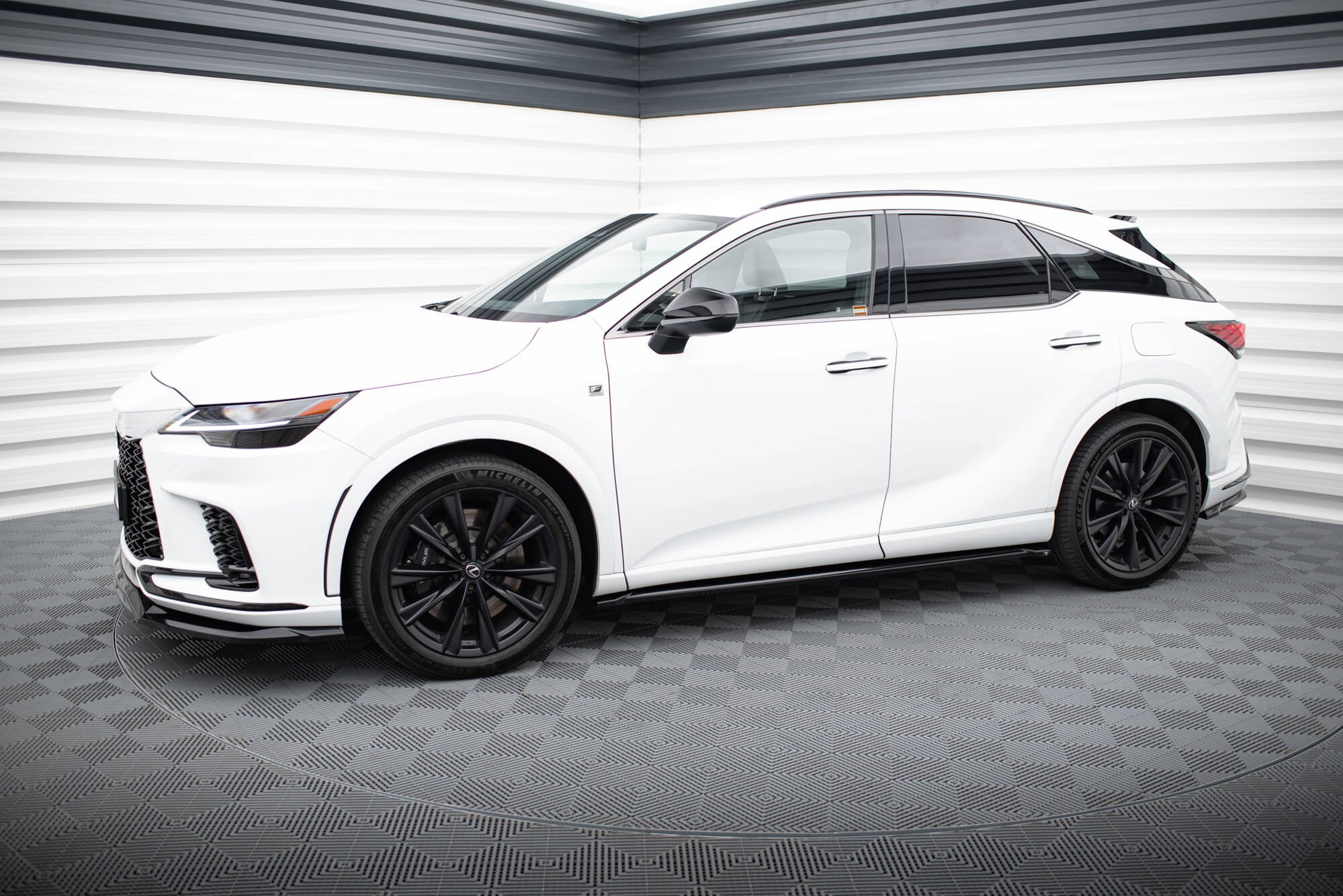 Maxton Design Street+ Seitenschweller Leisten passend für Lexus RX F-Sport Mk5 schwarz Hochglanz