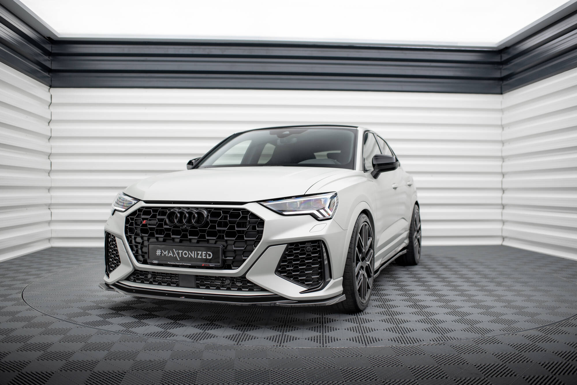 Maxton Design Street+ Spoilerlippe Front Ansatz V.2 passend für Audi RSQ3 Sportback / SUV F3 schwarz Hochglanz