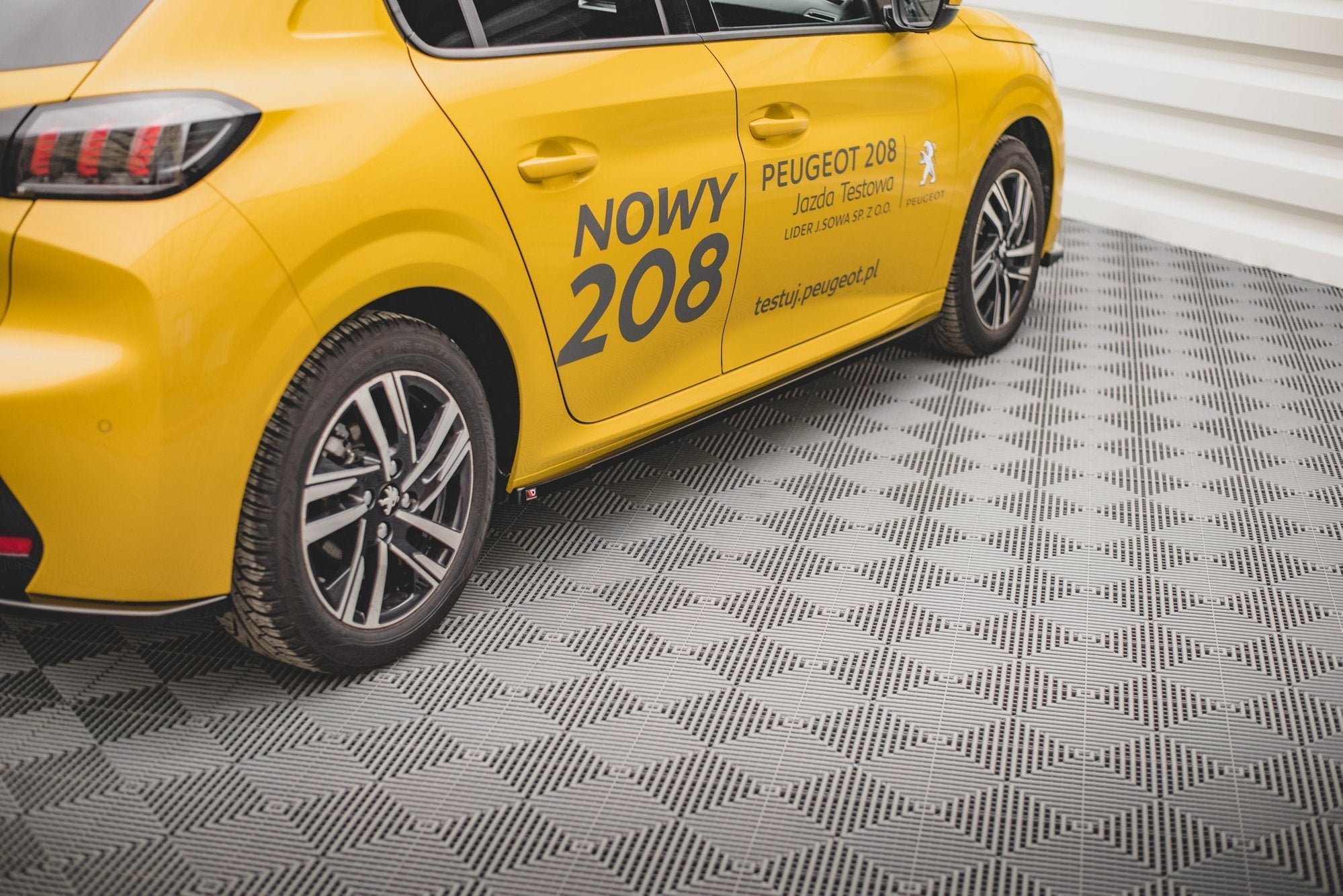 Maxton Design Street+ Seitenschweller Leisten passend für Peugeot 208 Mk2 schwarz Hochglanz