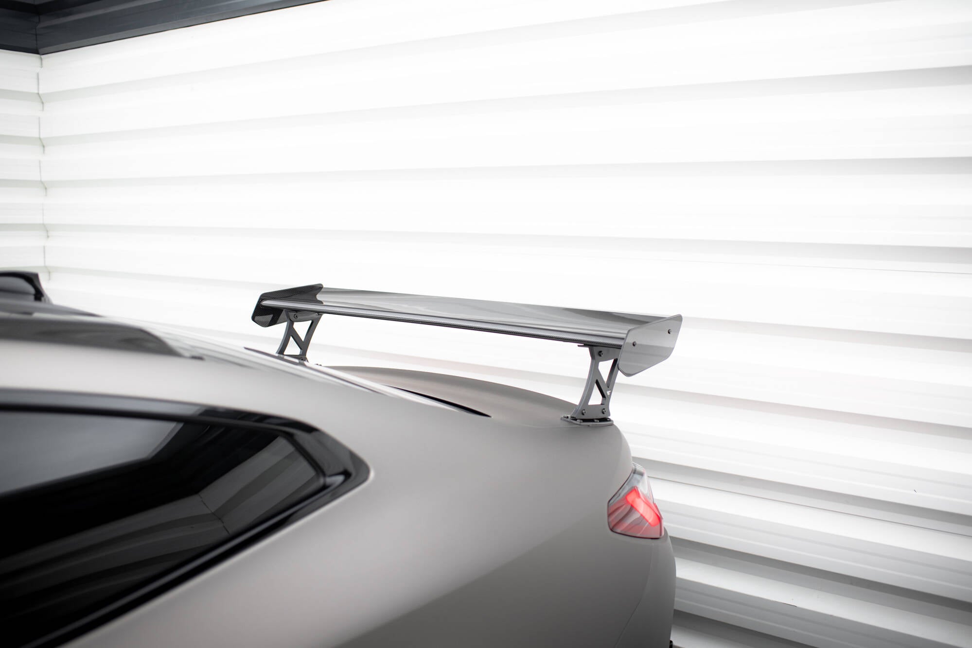 Maxton Design Carbon Spoiler With External Brackets Uprights + LED BMW M4 G82 / G82 Facelift / M440i / 4 M-Paket G22 / G22 Facelift für BMW 4er Coupe