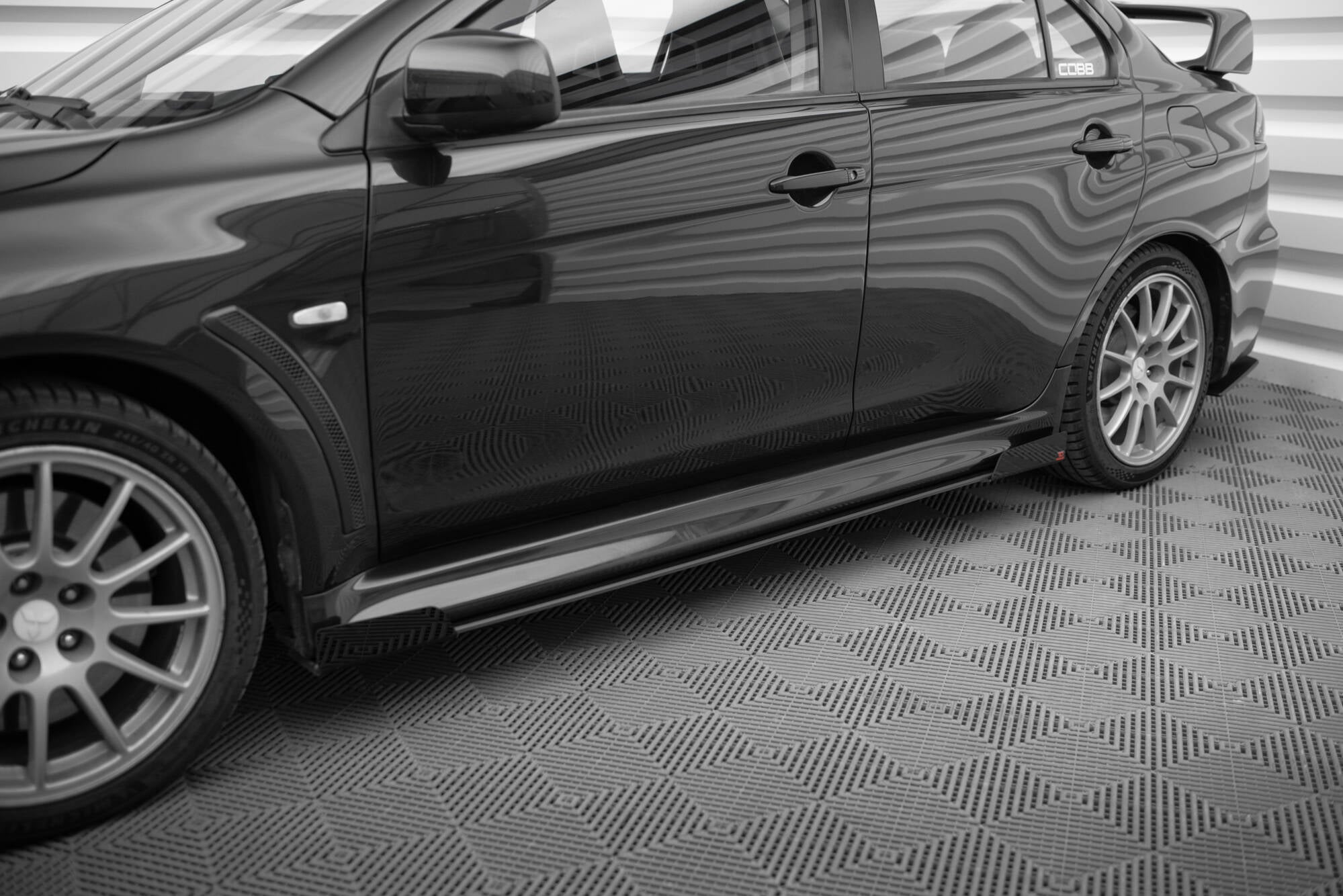 Maxton Design Street Pro Street+ Seitenschweller Leisten + Flaps passend für Mitsubishi Lancer EVO X schwarz Hochglanz