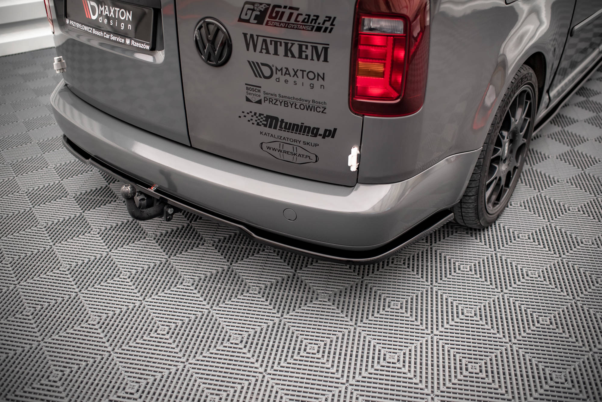 Maxton Design Mittlerer Diffusor Heck Ansatz für Volkswagen Caddy Long Mk3 Facelift schwarz matt