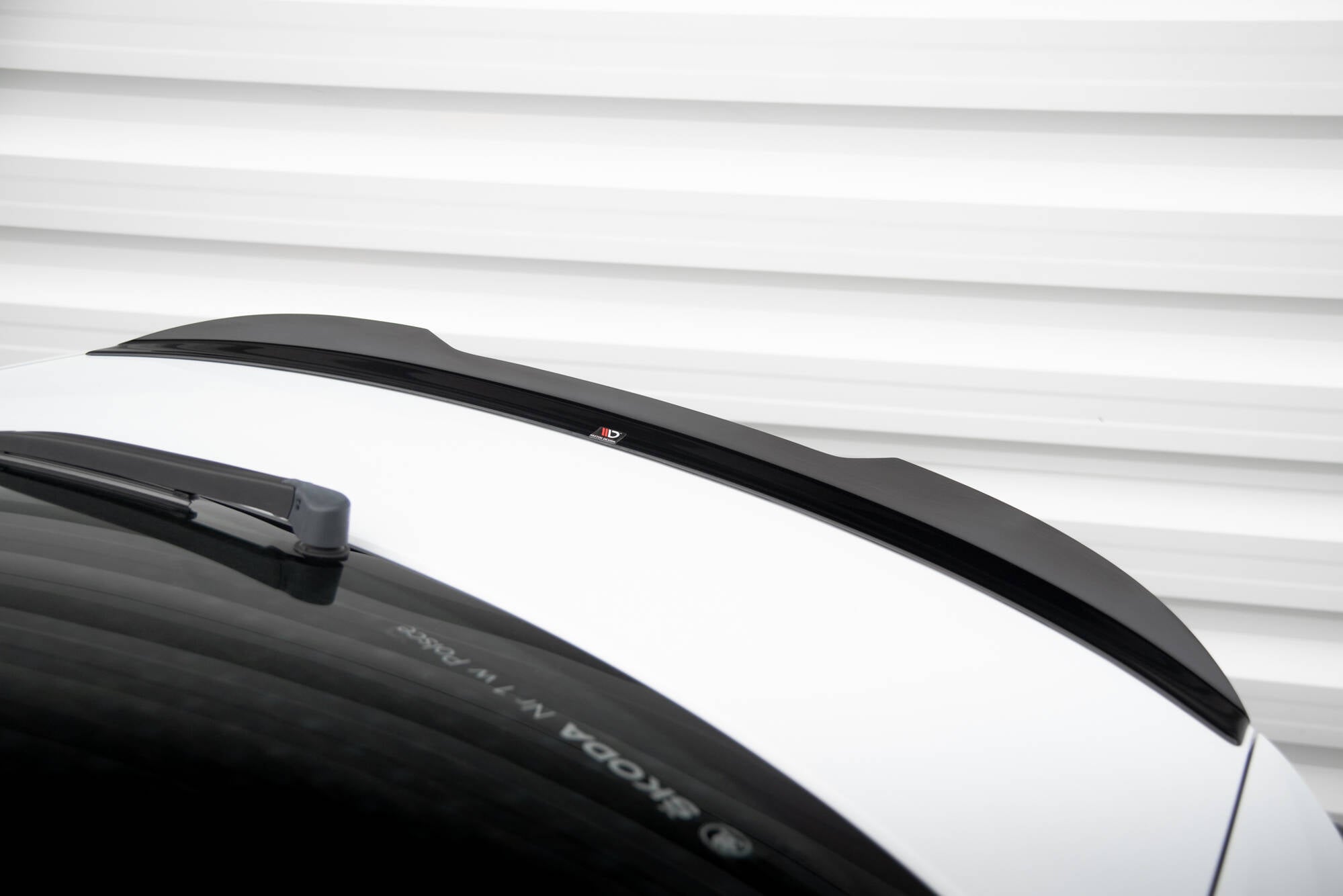 Maxton Design Spoiler CAP V.2 passend für Skoda Superb Liftback Mk3 / Mk3 Facelift schwarz Hochglanz