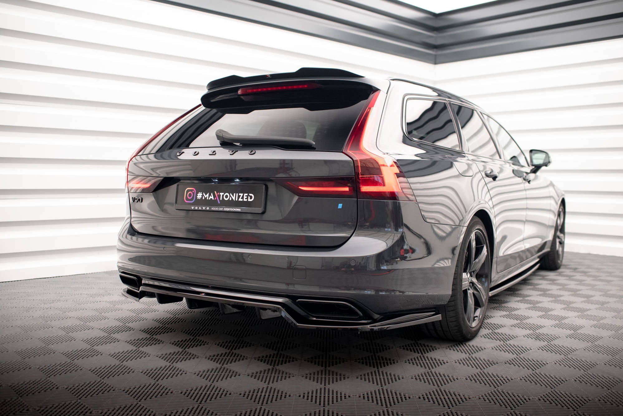 Maxton Design Spoiler CAP passend für Volvo V90 R-Design Mk2 schwarz Hochglanz
