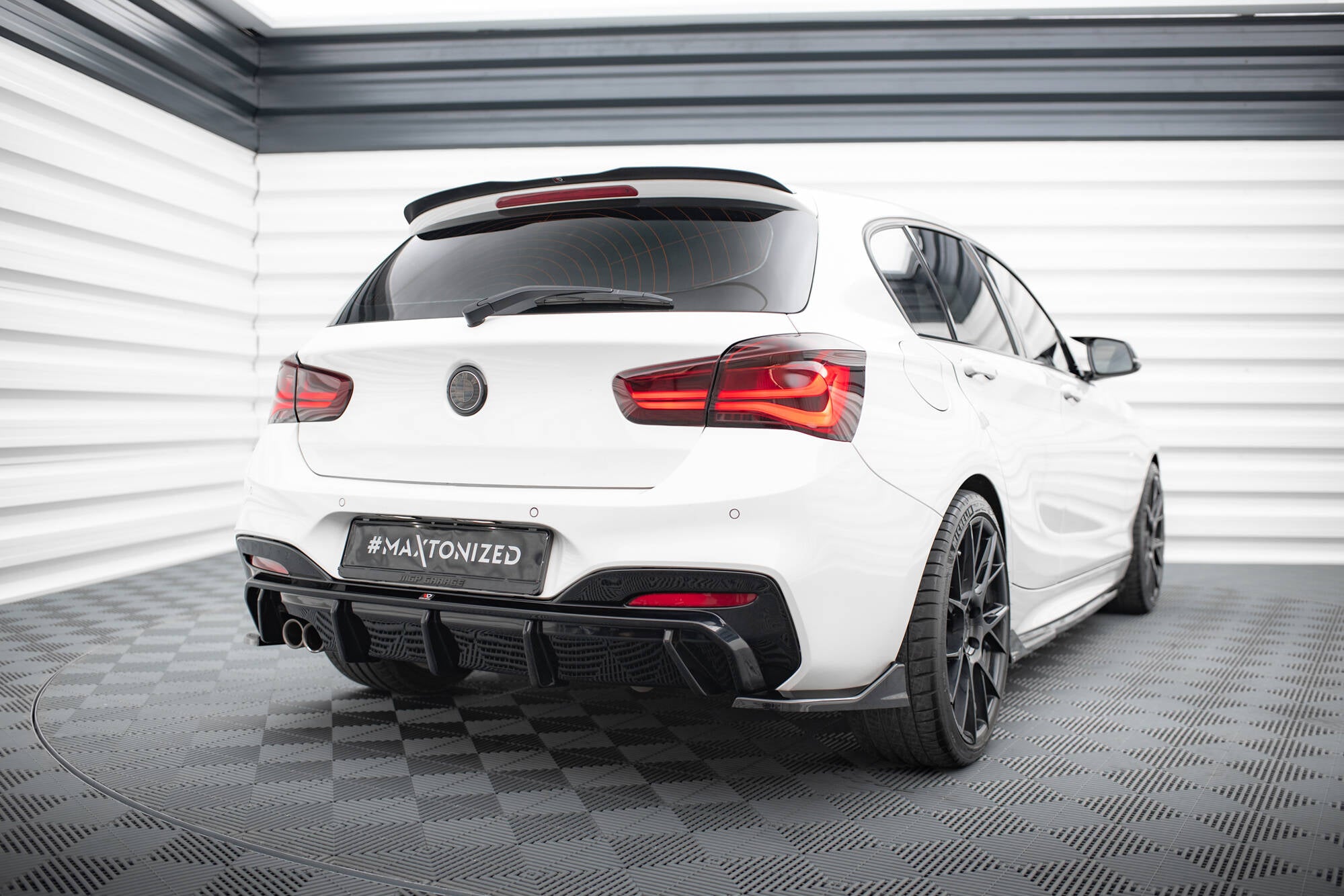 Maxton Design Heck Ansatz Flaps Diffusor passend für (Für heckansatz V.3) BMW 1er M-Paket / M140i F20 Facelift schwarz Hochglanz