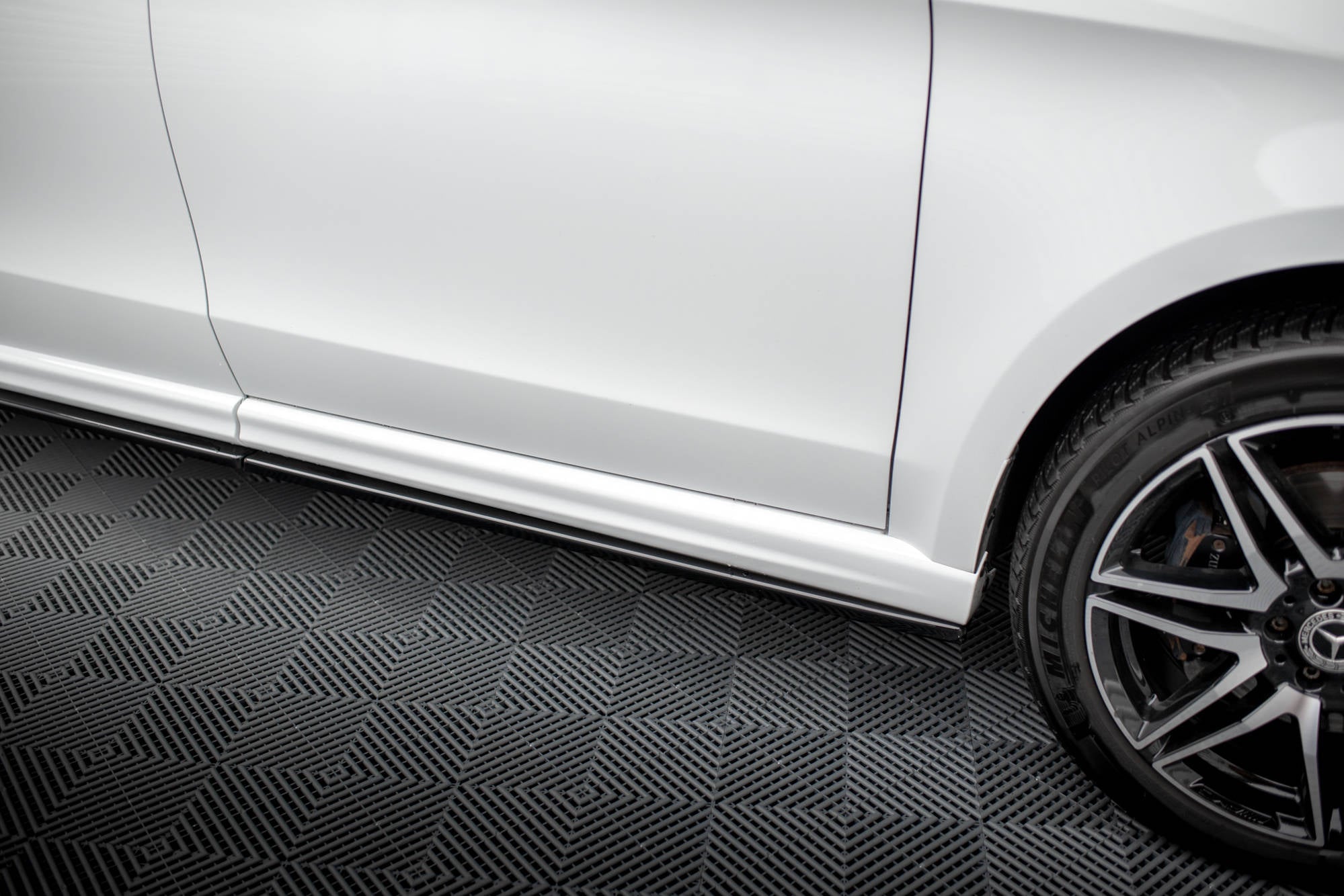 Maxton Design Street+ Seitenschweller Leisten passend für V.1 passend für Mercedes-Benz V-Klasse Extra Long AMG-Line W447 schwarz Hochglanz