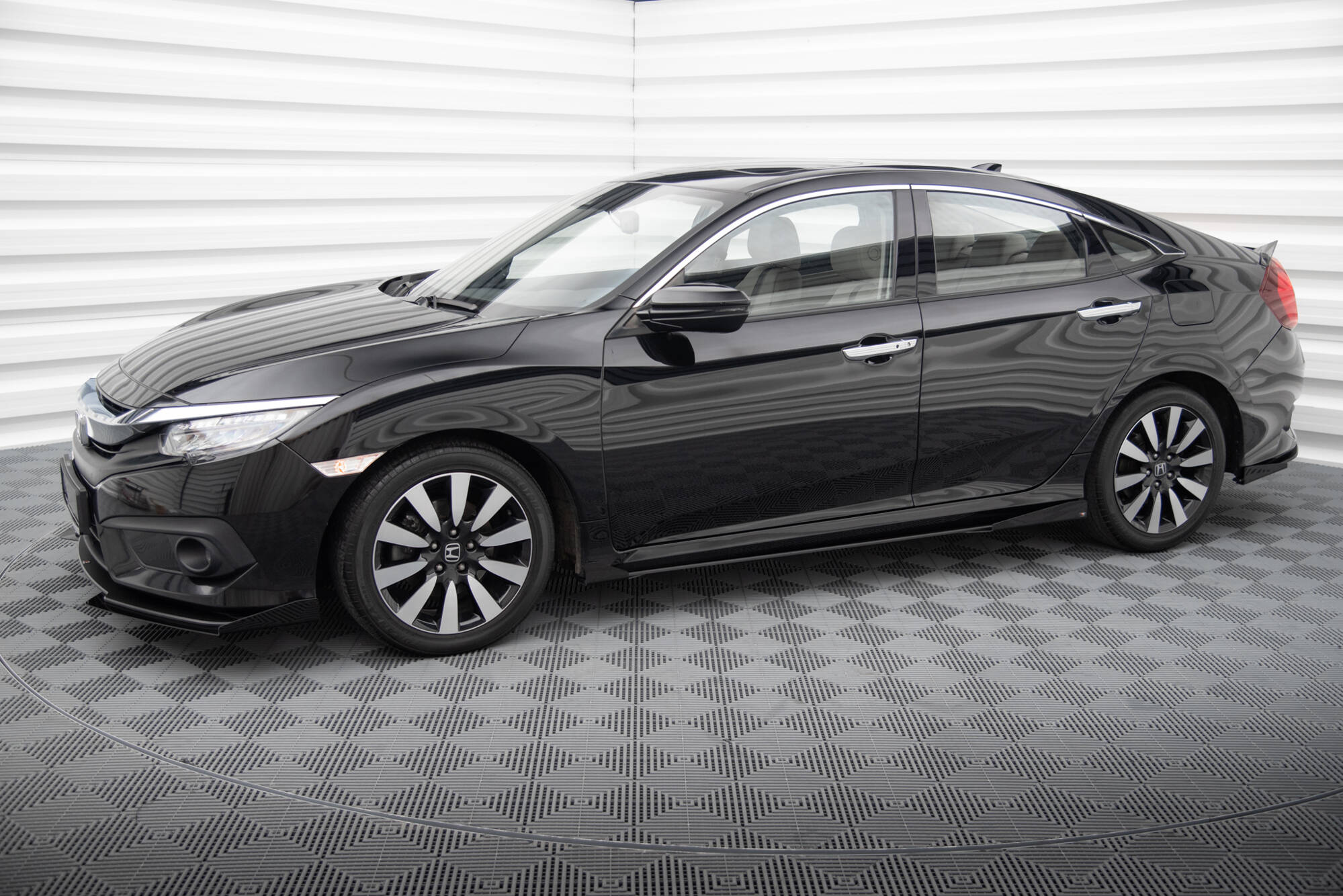 Maxton Design Street Pro Street+ Seitenschweller Leisten + Flaps passend für Honda Civic Mk10 schwarz Hochglanz