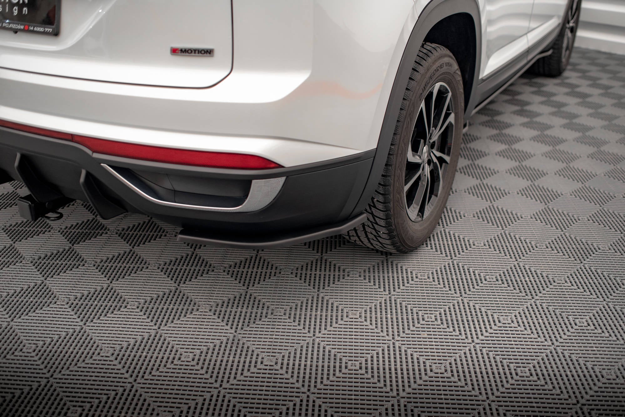 Maxton Design Heck Ansatz Flaps Diffusor passend für VW Atlas Cross schwarz Hochglanz