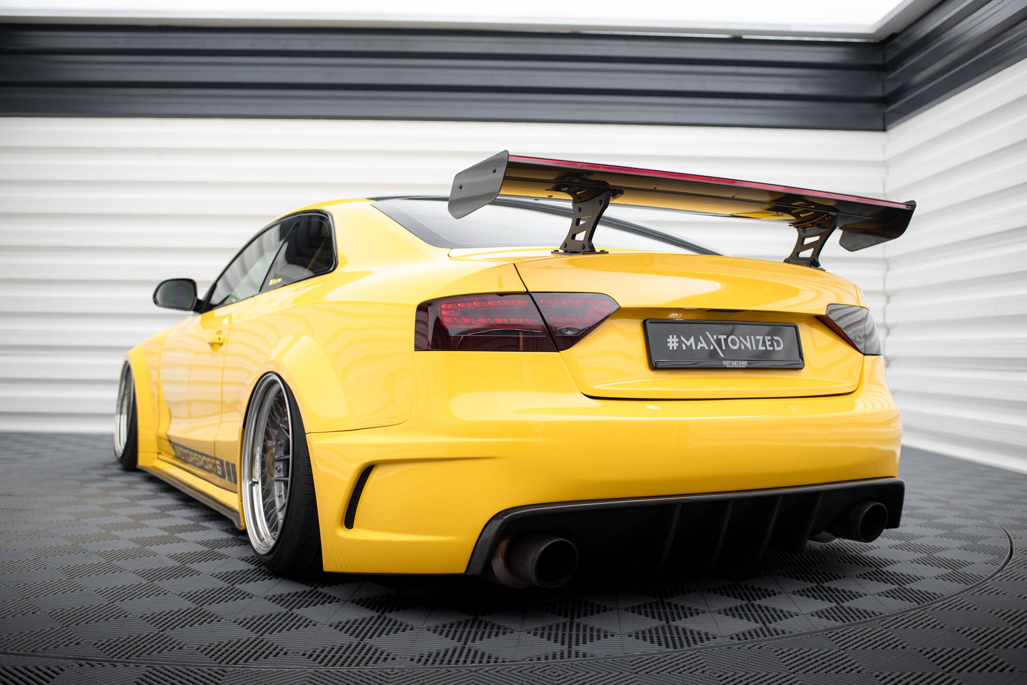 Maxton Design Carbon Spoiler With Internal Brackets Uprights + LED Audi A5 Coupe 8T für Audi A5 / S5 / RS5