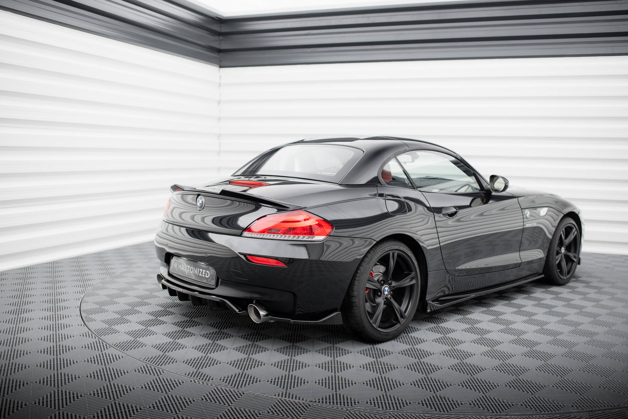 Maxton Design Street+ Mittlerer Diffusor RACE passend für BMW Z4 M-Paket E89 Facelift schwarz Hochglanz