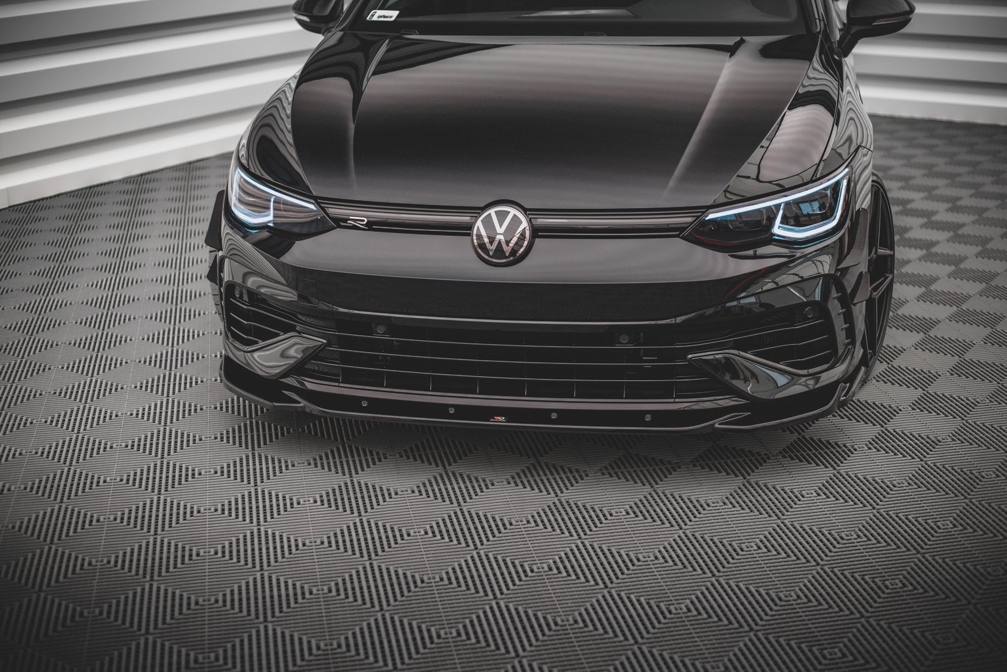 Maxton Design Street+ Spoilerlippe Front Ansatz V.4 passend für VW Golf R Hatchback / Variant Mk8 schwarz Hochglanz