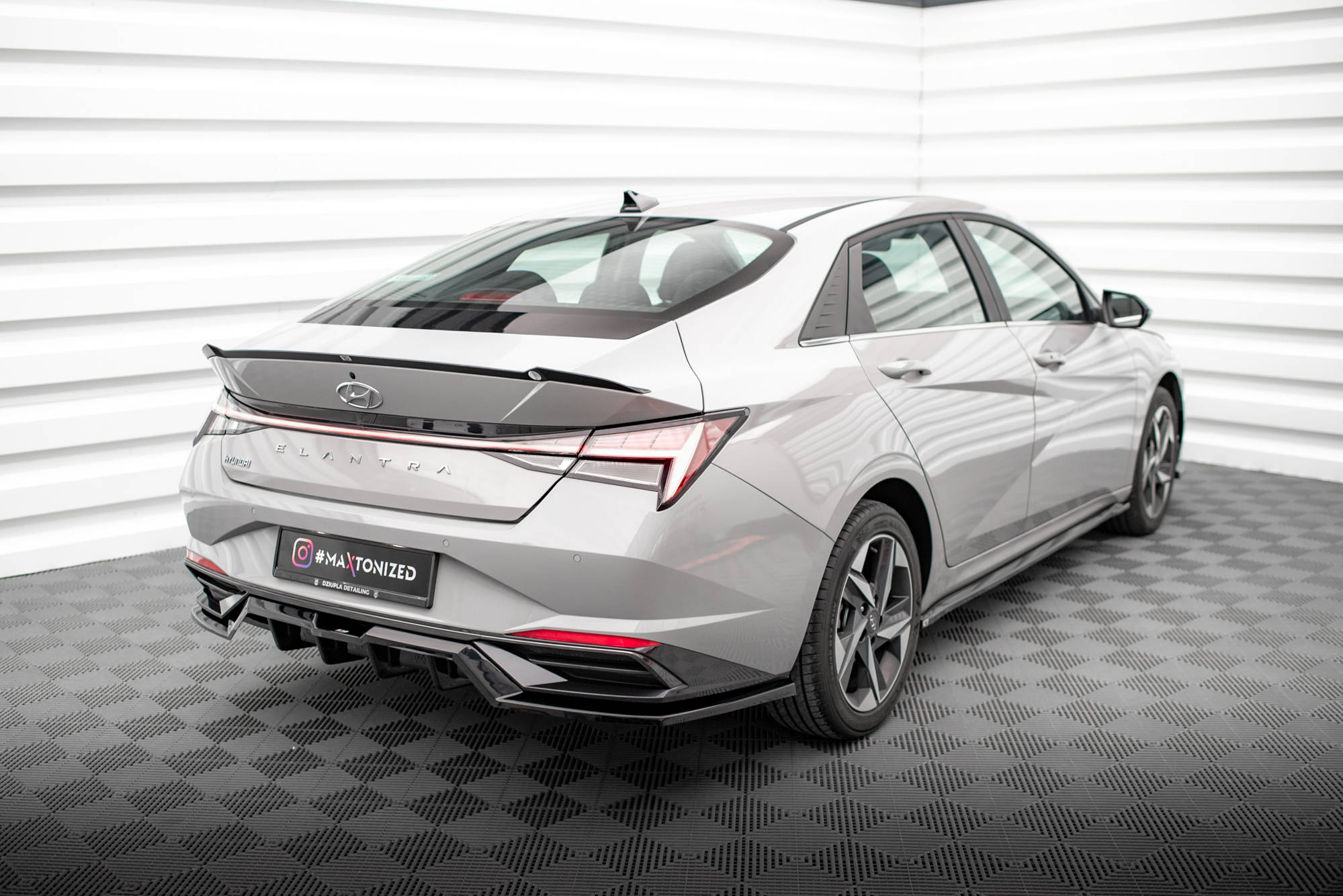 Maxton Design Spoiler CAP passend für Hyundai Elantra Mk7 schwarz Hochglanz