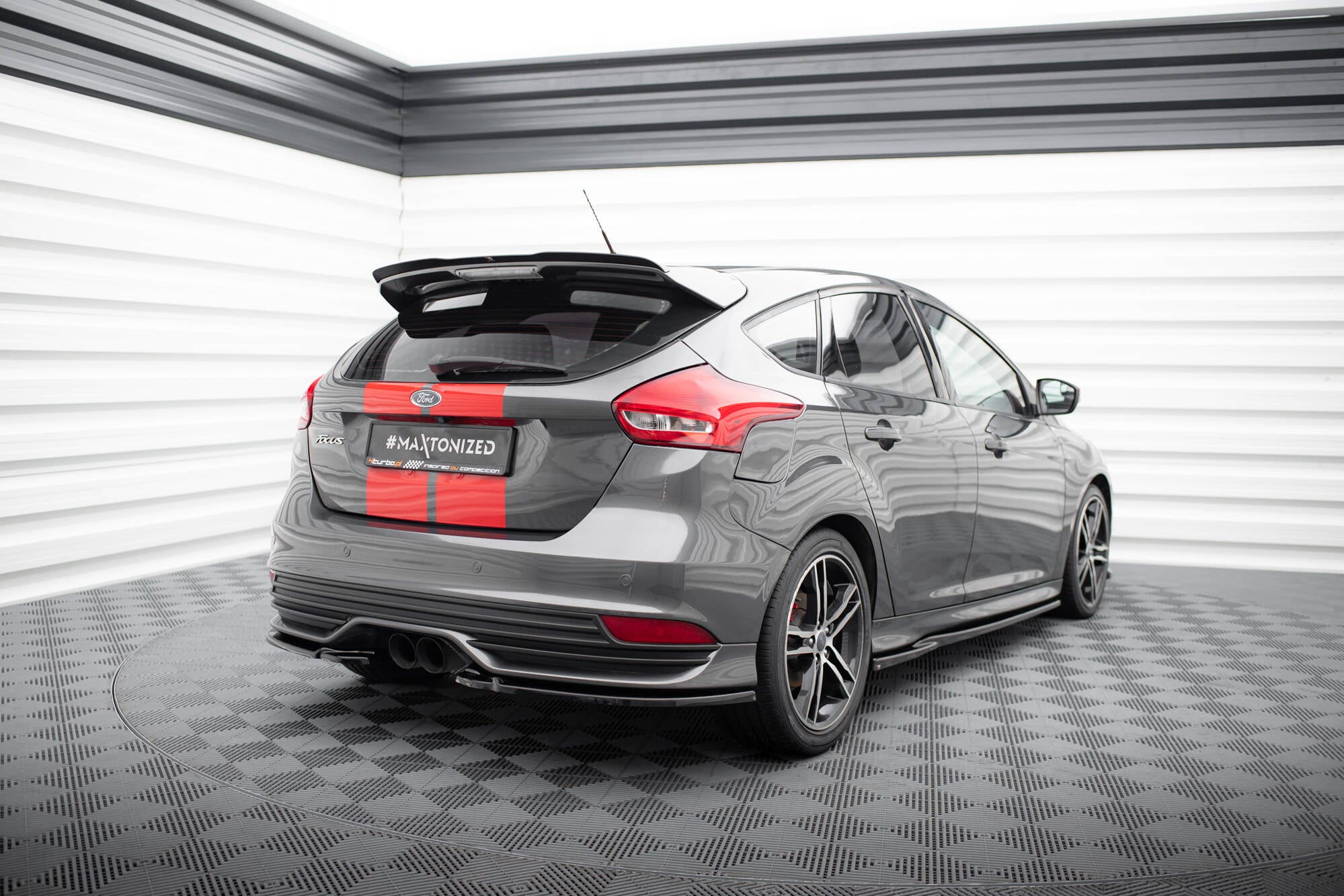 Maxton Design Heck Ansatz Flaps Diffusor V.2 passend für Ford Focus ST Mk3 Facelift schwarz Hochglanz