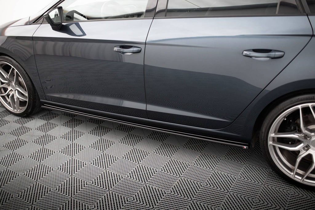 Maxton Design Street+ Seitenschweller Leisten passend für v.1 Seat Leon Mk3 Cupra/ FR Facelift schwarz Hochglanz