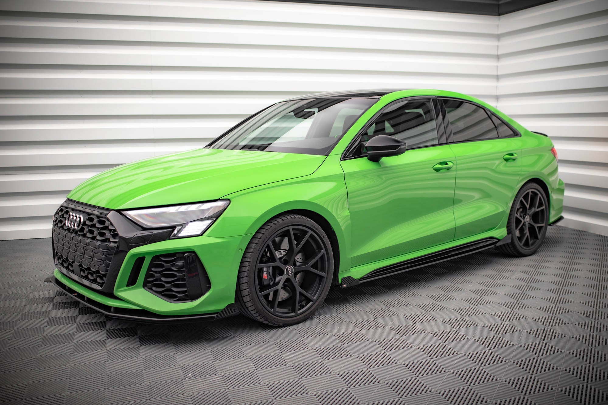 Maxton Design Street Pro Street+ Seitenschweller Leisten + Flaps passend für Audi RS3 Limousine 8Y schwarz Hochglanz