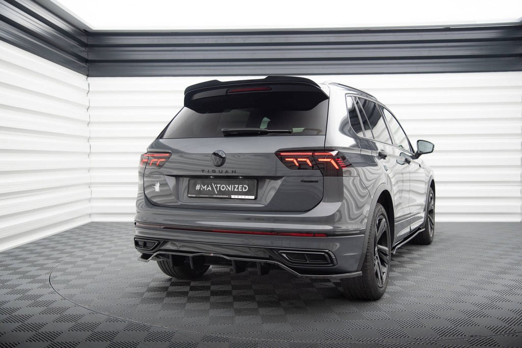 Maxton Design Street+ Mittlerer Diffusor RACE passend für VW Tiguan R-Line Mk2 Facelift schwarz Hochglanz