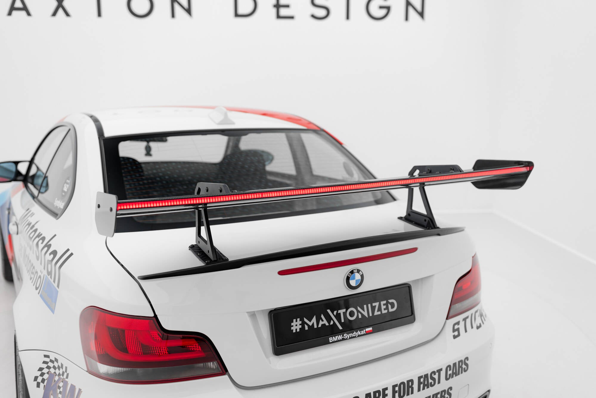 Maxton Design Carbon Spoiler With Upper Swan Mounting + LED BMW 1er M E82 für BMW M1 E82