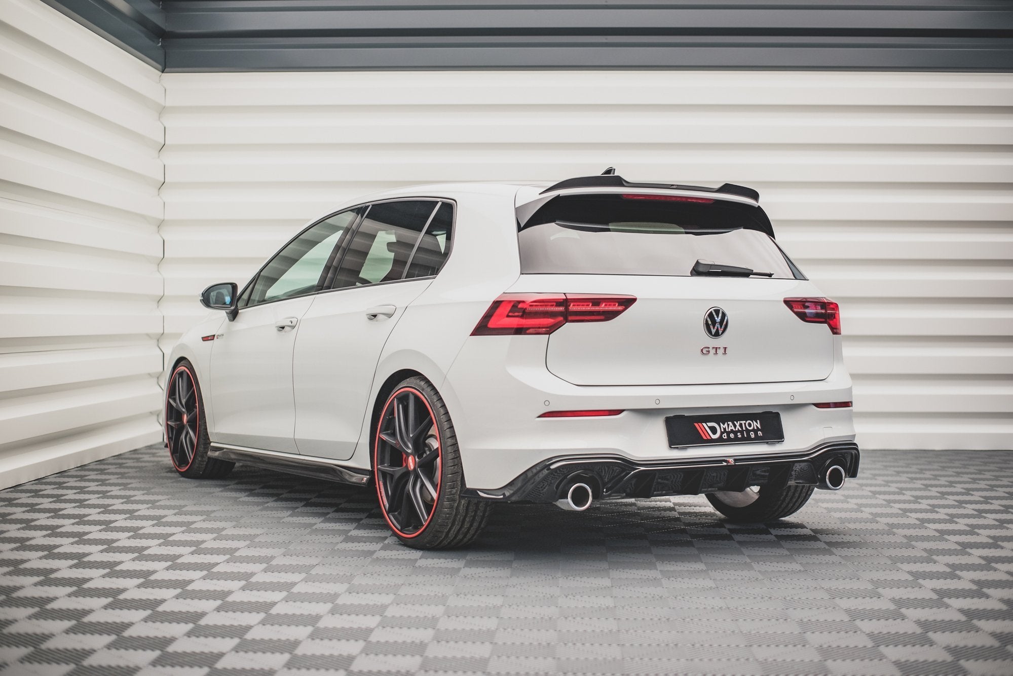 Maxton Design Diffusor Heck Ansatz V.2 passend für VW Golf GTI Mk8 schwarz Hochglanz