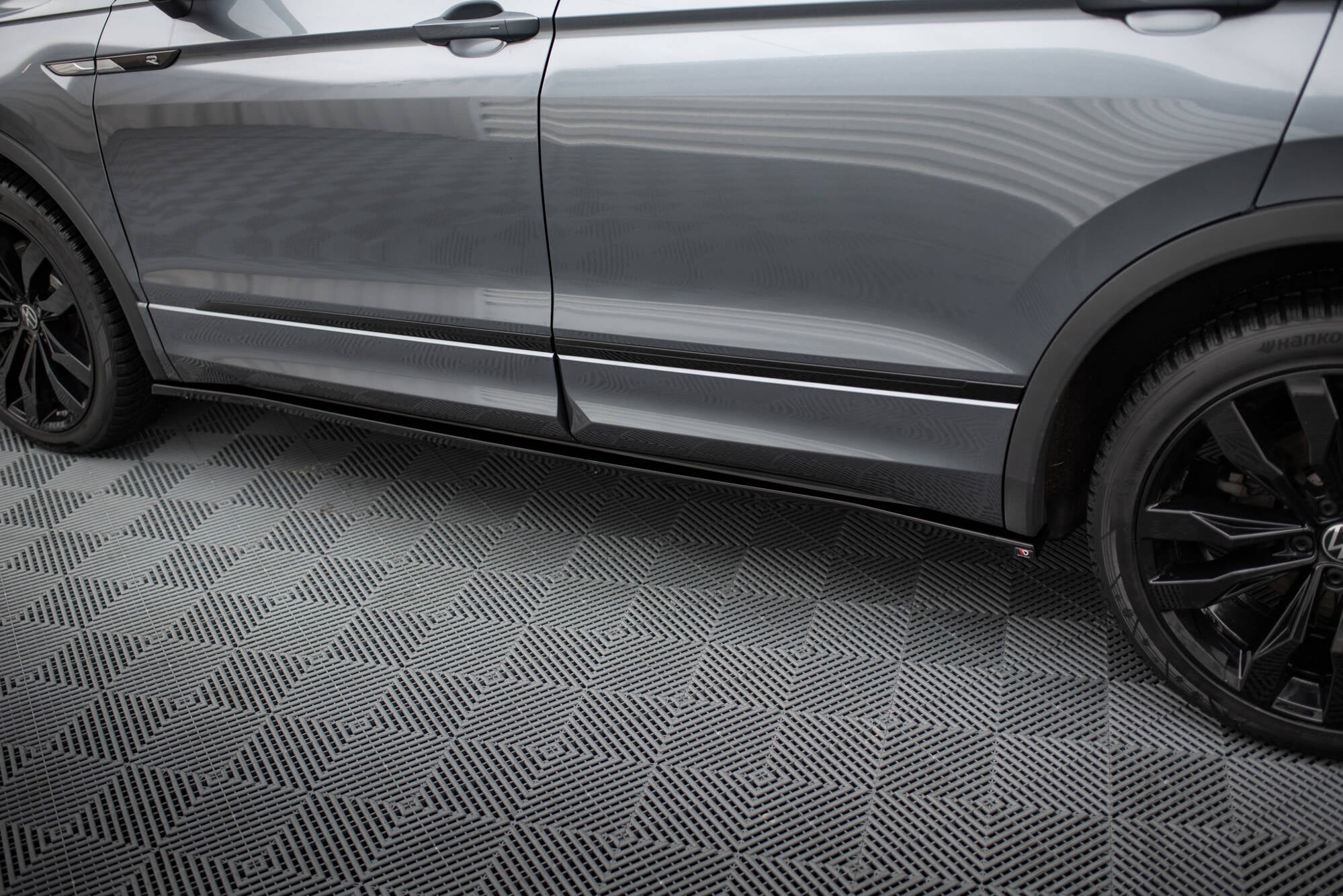 Maxton Design Street+ Seitenschweller Leisten passend für VW Tiguan Allspace Mk2 schwarz Hochglanz