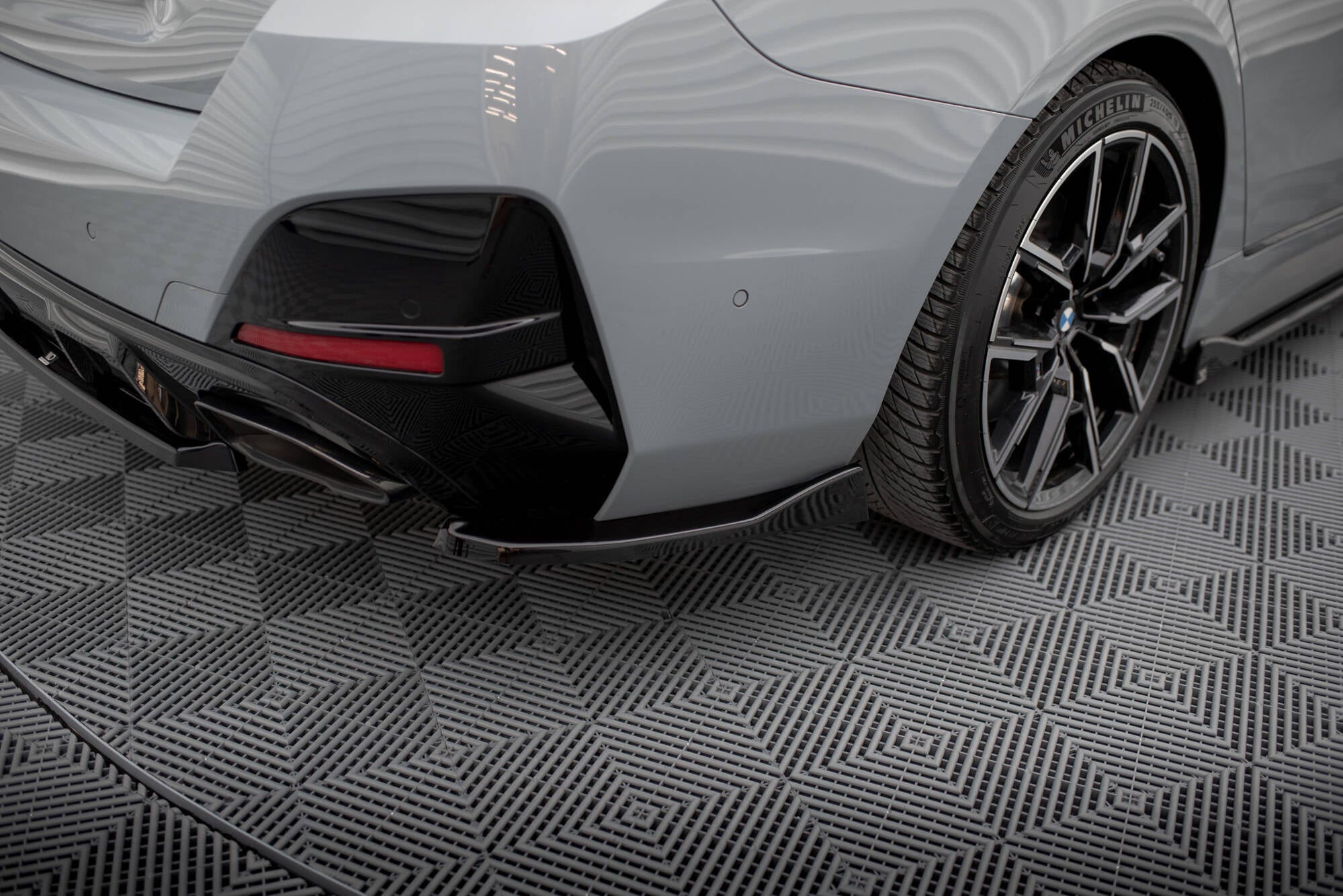 Maxton Design Heck Ansatz Flaps Diffusor V.2 passend für BMW M440i Gran Coupe G26 schwarz Hochglanz