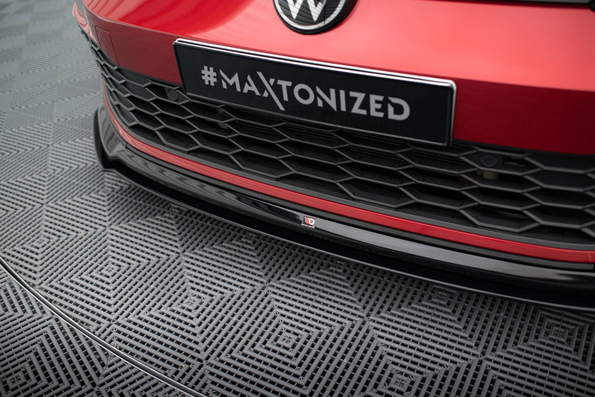 Maxton Design Street+ Spoilerlippe Front Ansatz V.6 passend für VW Golf GTI / GTE / GTD / R-Line Mk8 schwarz Hochglanz