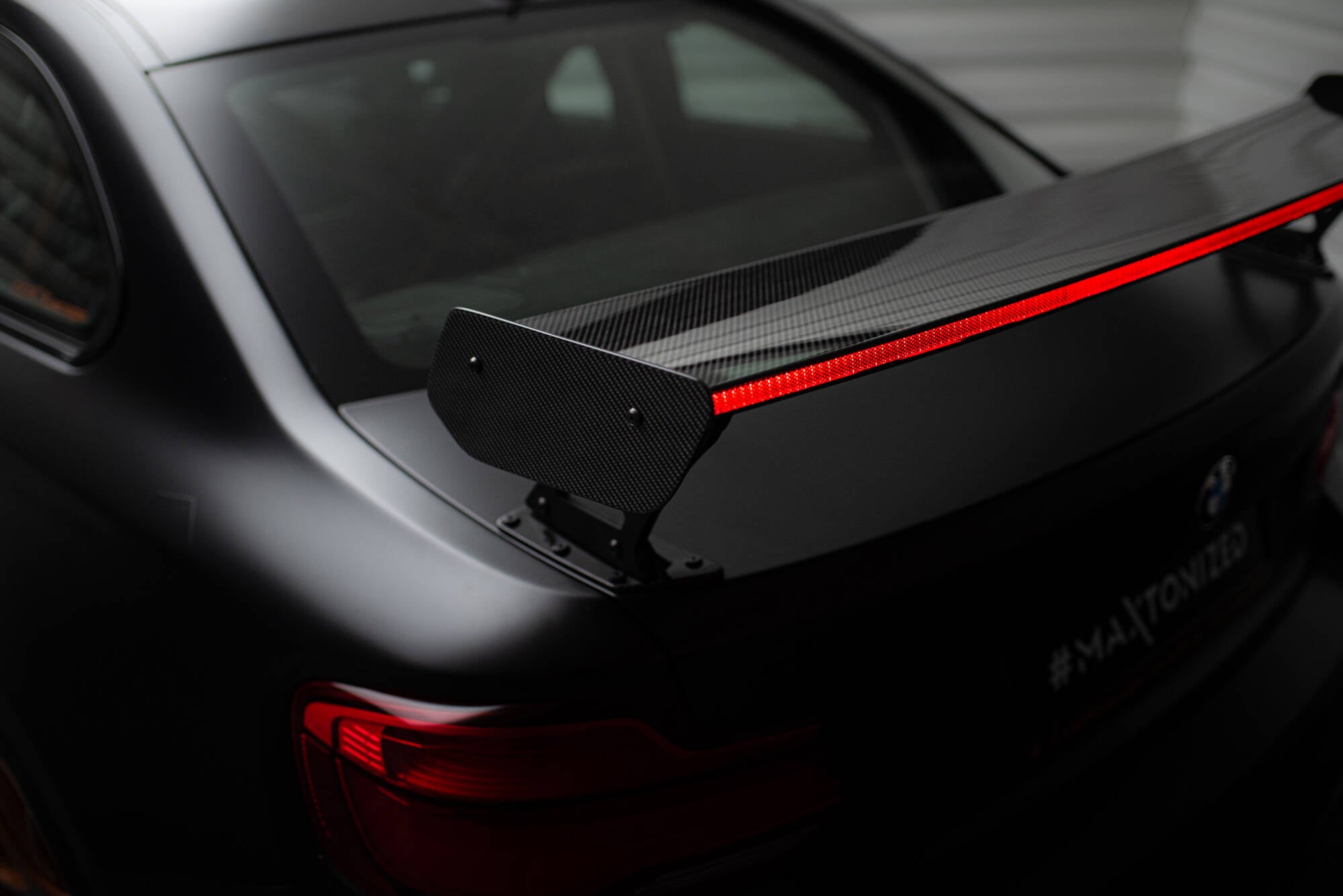 Maxton Design Carbon Spoiler With External Brackets Uprights + LED BMW M2 F87 / 2 / 2 M-Paket F22 für BMW M2 F87
