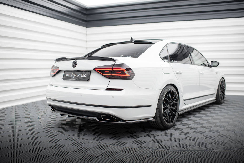 Maxton Design Street+ Mittlerer Diffusor RACE passend für VW Passat GT B8 Facelift USA schwarz Hochglanz