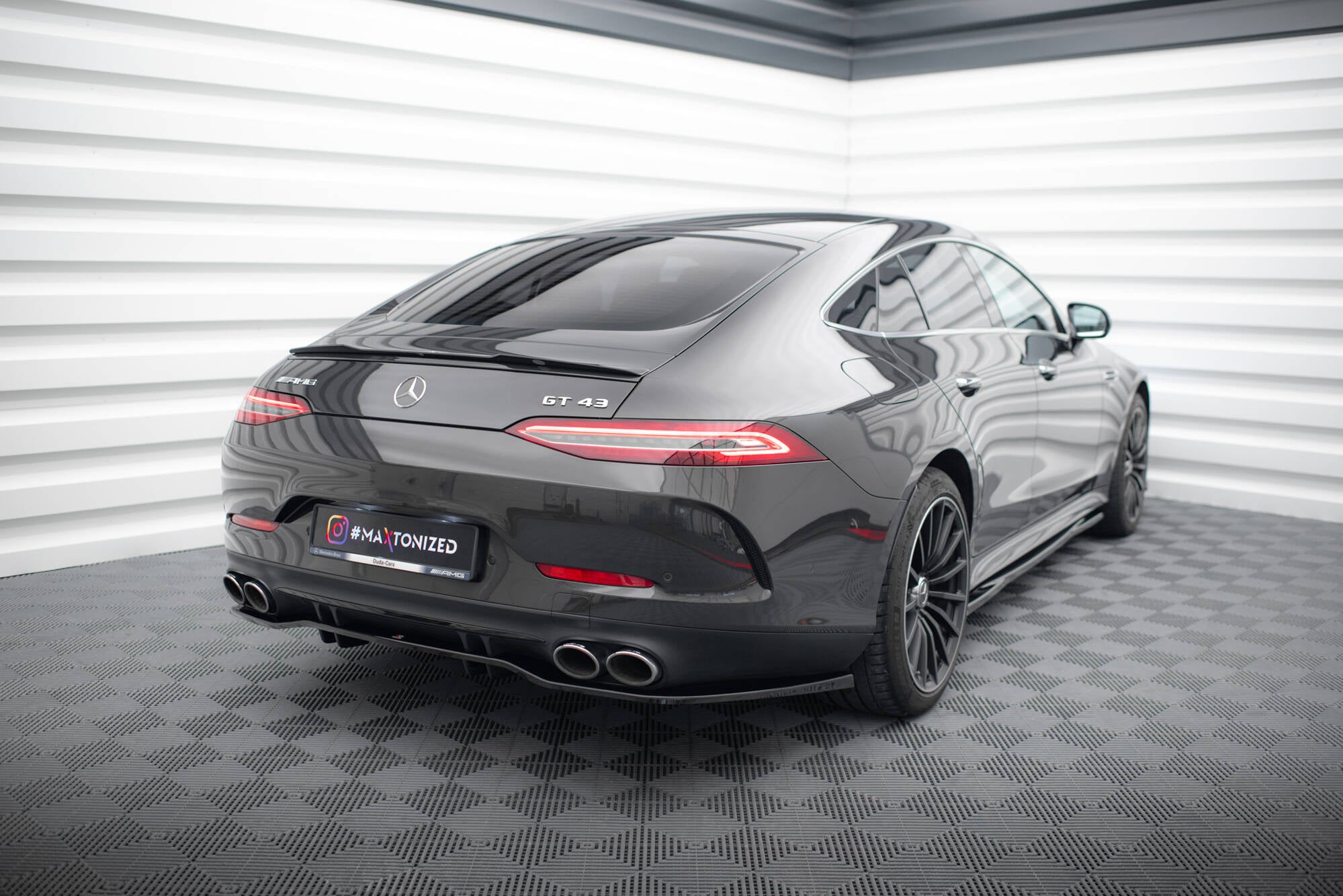 Maxton Design Street+ Mittlerer Diffusor RACE passend für Mercedes-AMG GT 53 4-Door Coupe X290 schwarz Hochglanz