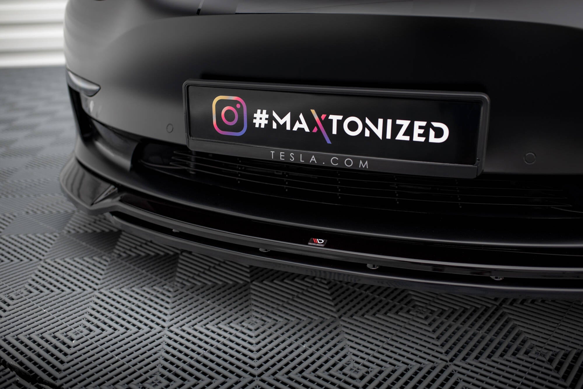 Maxton Design Street+ Spoilerlippe Front Ansatz V.3 passend für Tesla Model 3 schwarz Hochglanz