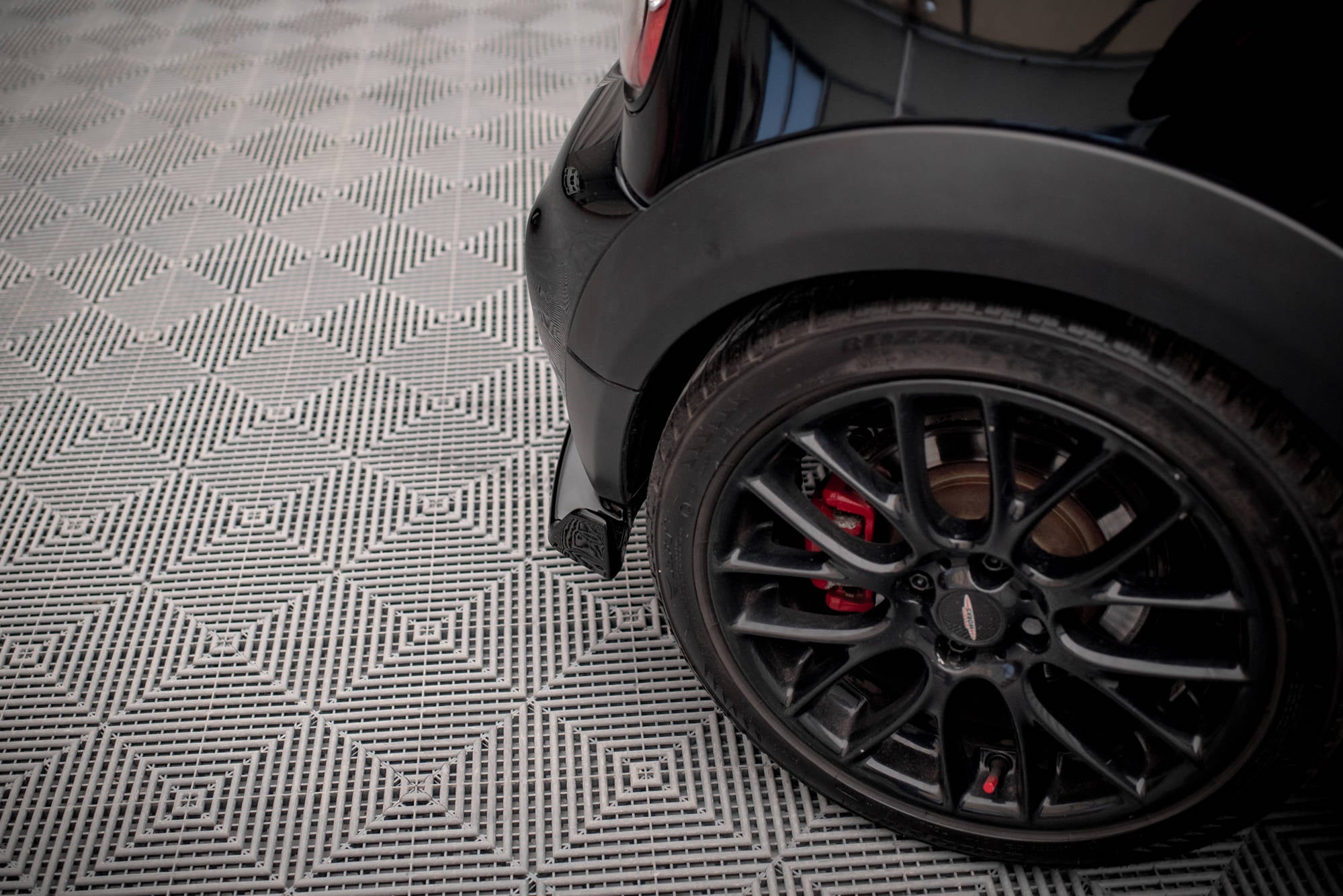 Maxton Design Heck Ansatz Flaps Diffusor V.3 passend für Mini Cooper John Cooper Works R56 schwarz Hochglanz