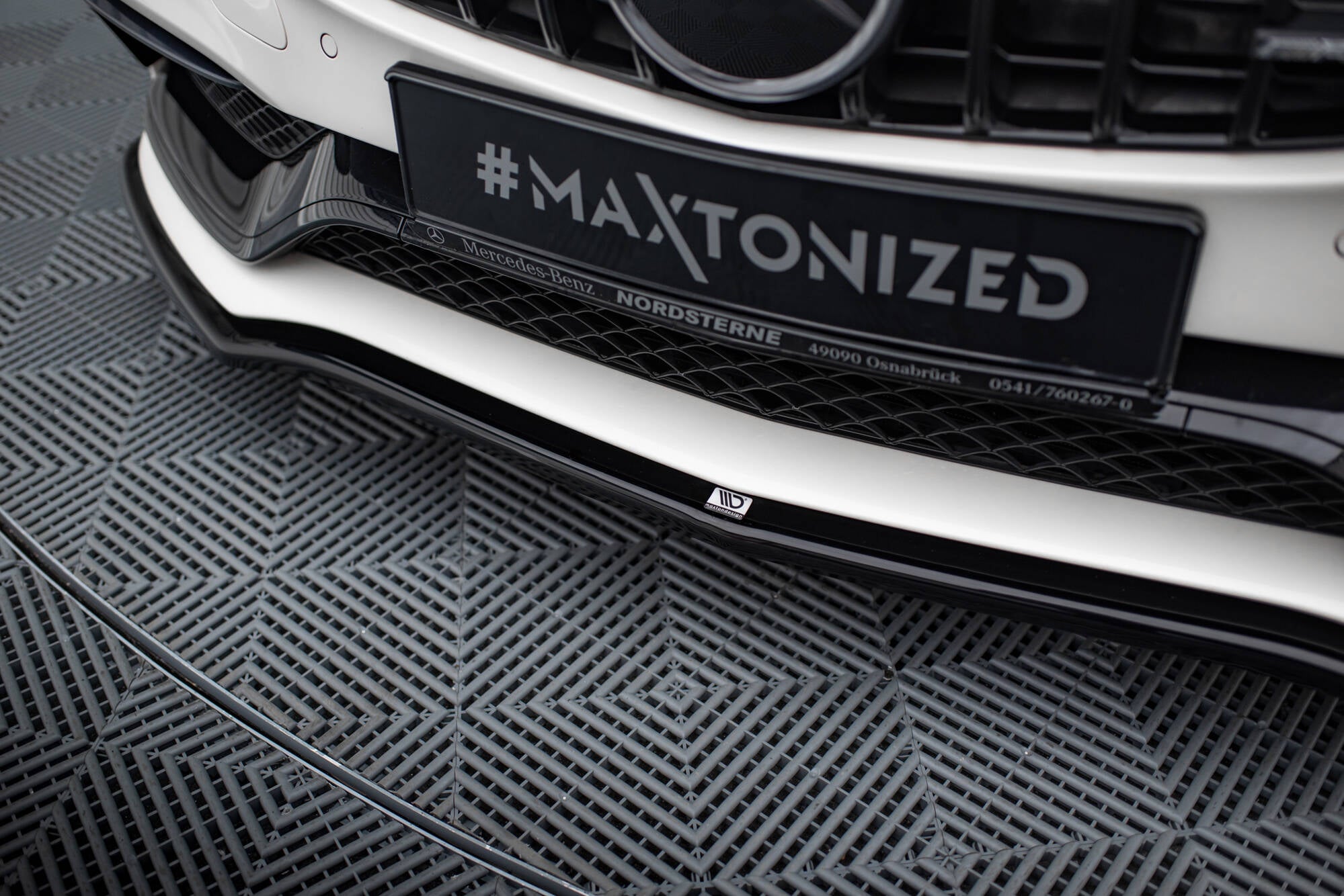 Maxton Design Street+ Spoilerlippe Front Ansatz V.1 passend für Mercedes-AMG C63 Limousine / Kombi W205 / S205 schwarz Hochglanz