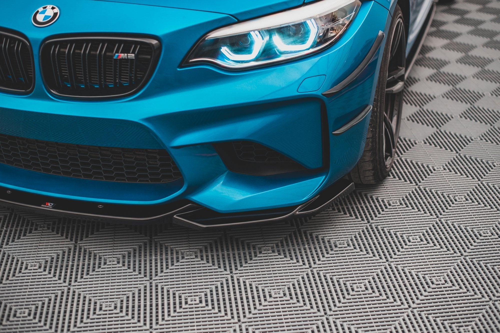 Maxton Design Street+ Spoilerlippe Front Ansatz V.3 passend für BMW M2 F87 schwarz Hochglanz
