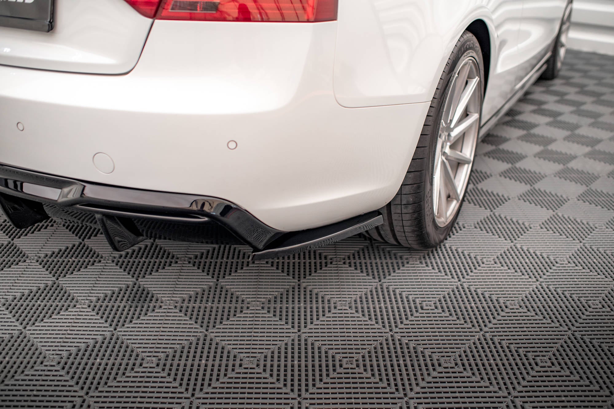Maxton Design Heck Ansatz Flaps Diffusor passend für Audi A5 Coupe 8T Facelift schwarz Hochglanz
