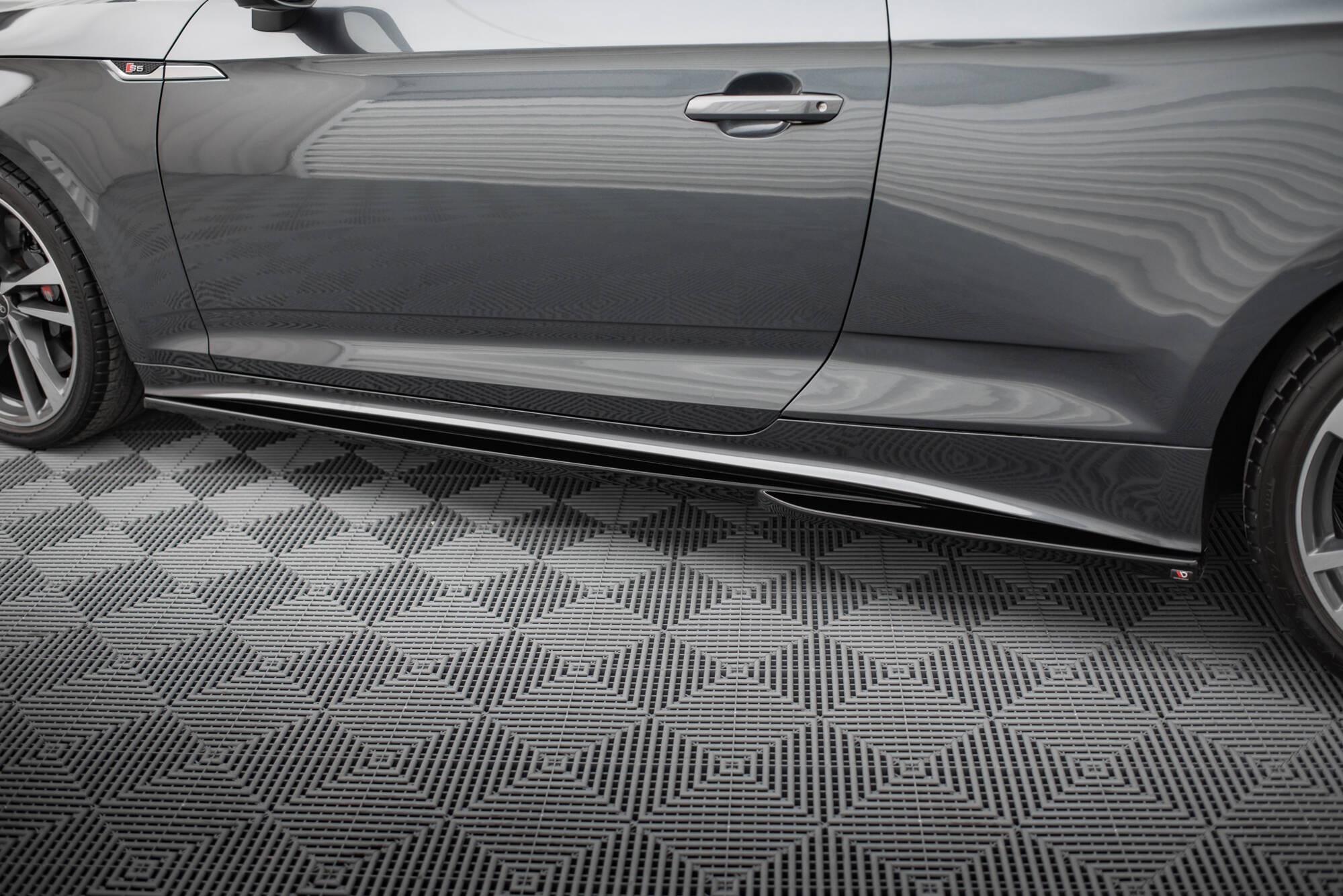 Maxton Design Street+ Seitenschweller Leisten passend für Audi S5 Coupe / A5 S-Line Coupe F5 Facelift schwarz Hochglanz