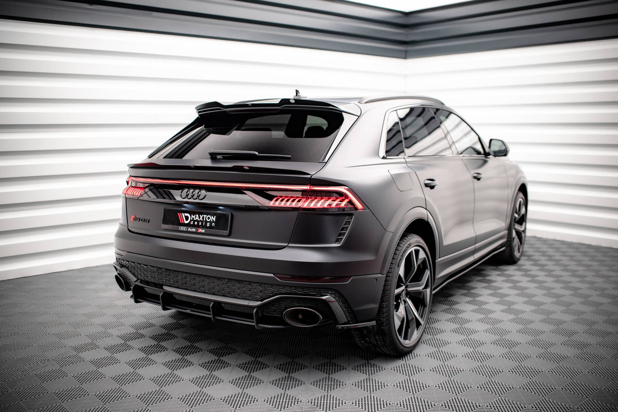 Maxton Design Street+ Seitenschweller Leisten passend für Audi RSQ8 Mk1 schwarz Hochglanz