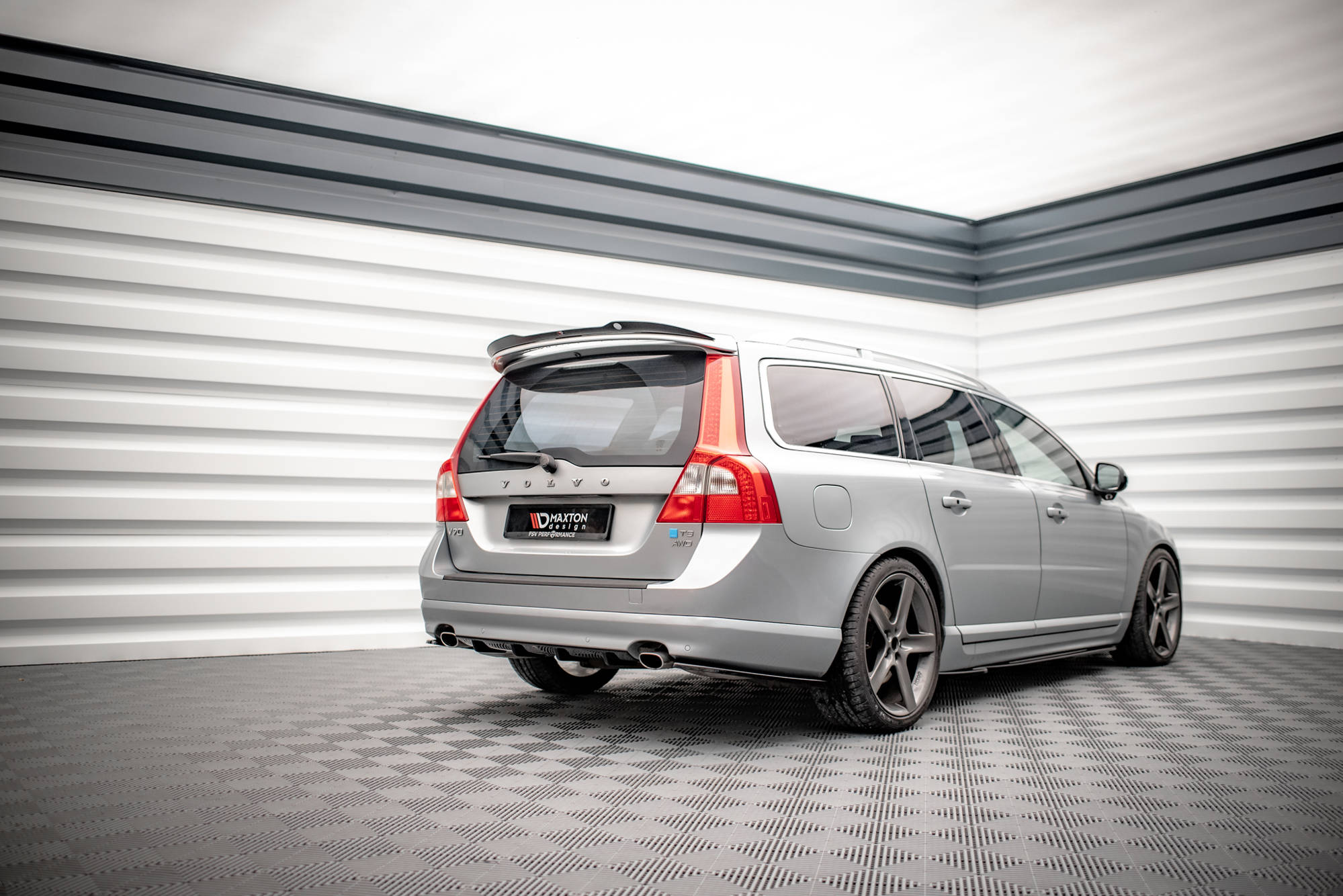 Maxton Design Diffusor Heck Ansatz passend für Volvo V70 Mk3 schwarz Hochglanz