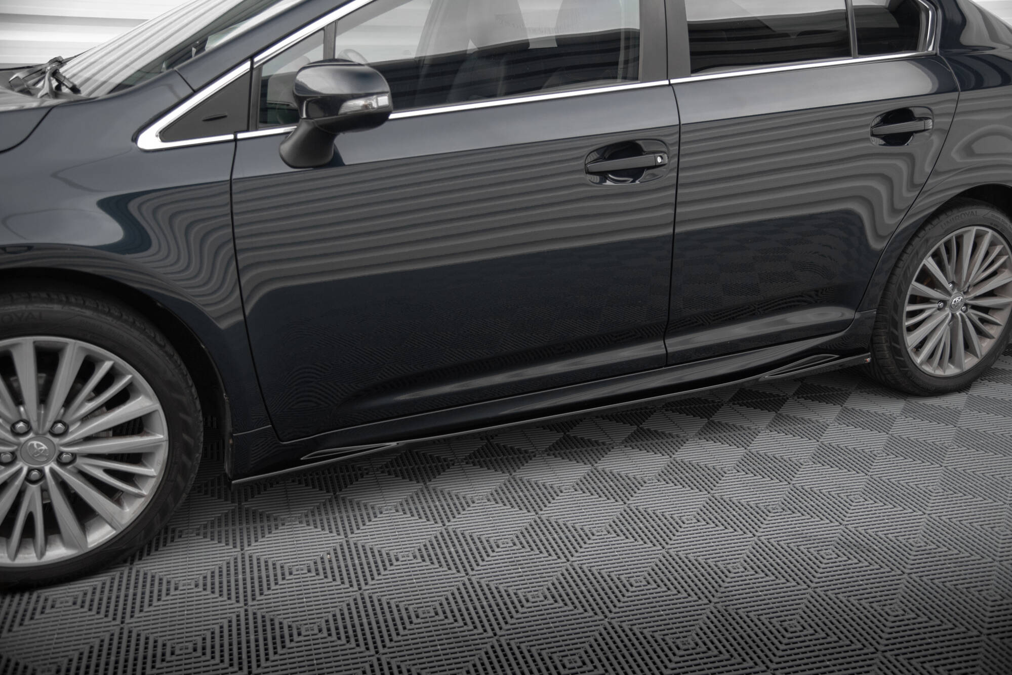 Maxton Design Street+ Seitenschweller Leisten passend für Toyota Avensis Mk3 Facelift schwarz Hochglanz